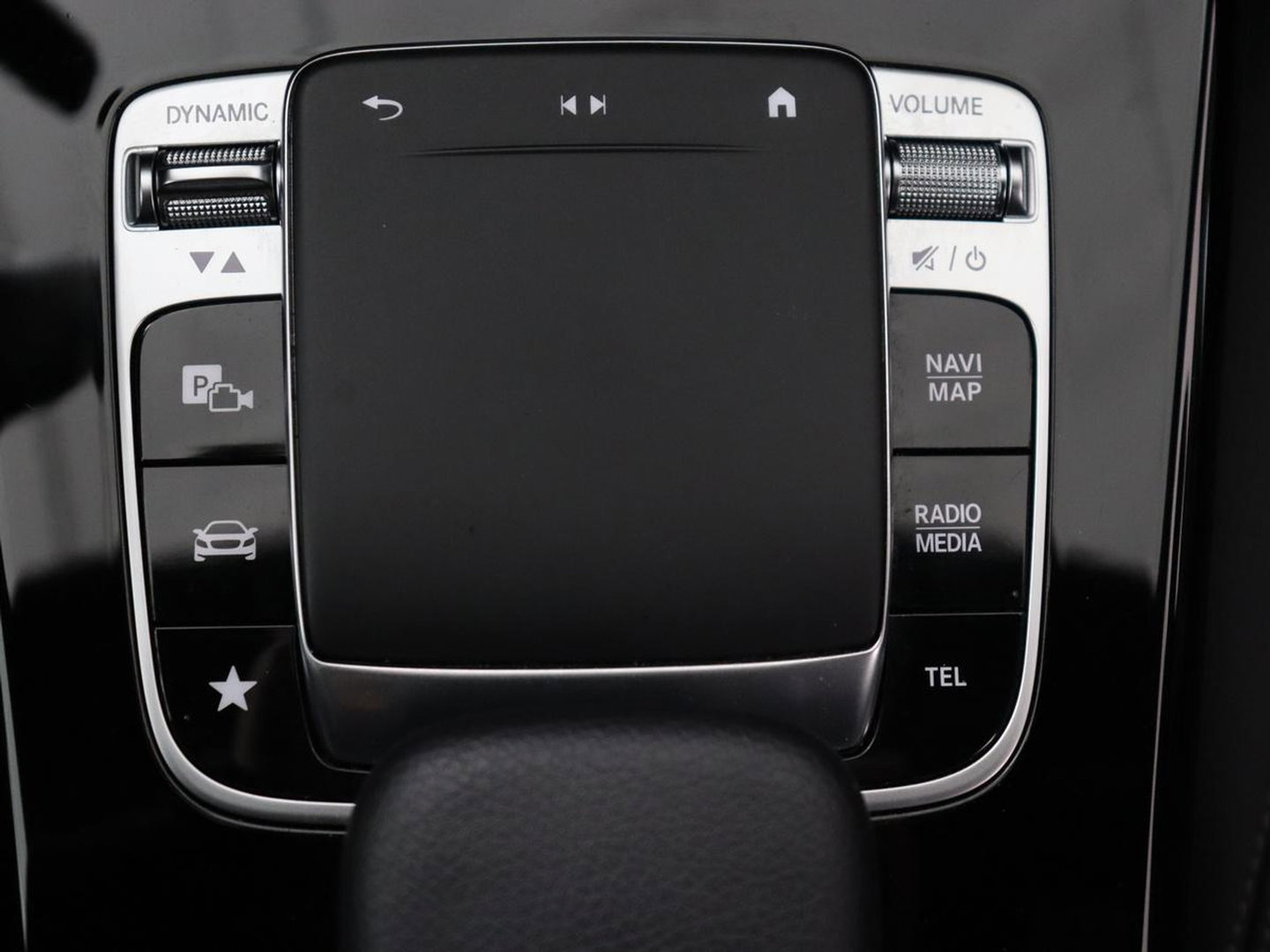 Mercedes-Benz A-Klasse 180 Advantage | Stoelverwarming | Carplay | Half leder | Widescreen | Navigatie | Park Assist | Full LED | DAB | Camera | Navigatie | Climate control | Cruise control | Bluetooth