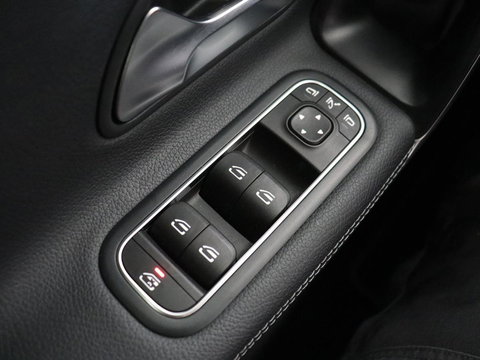 Mercedes-Benz A-Klasse 180 Advantage | Stoelverwarming | Carplay | Half leder | Widescreen | Navigatie | Park Assist | Full LED | DAB | Camera | Navigatie | Climate control | Cruise control | Bluetooth