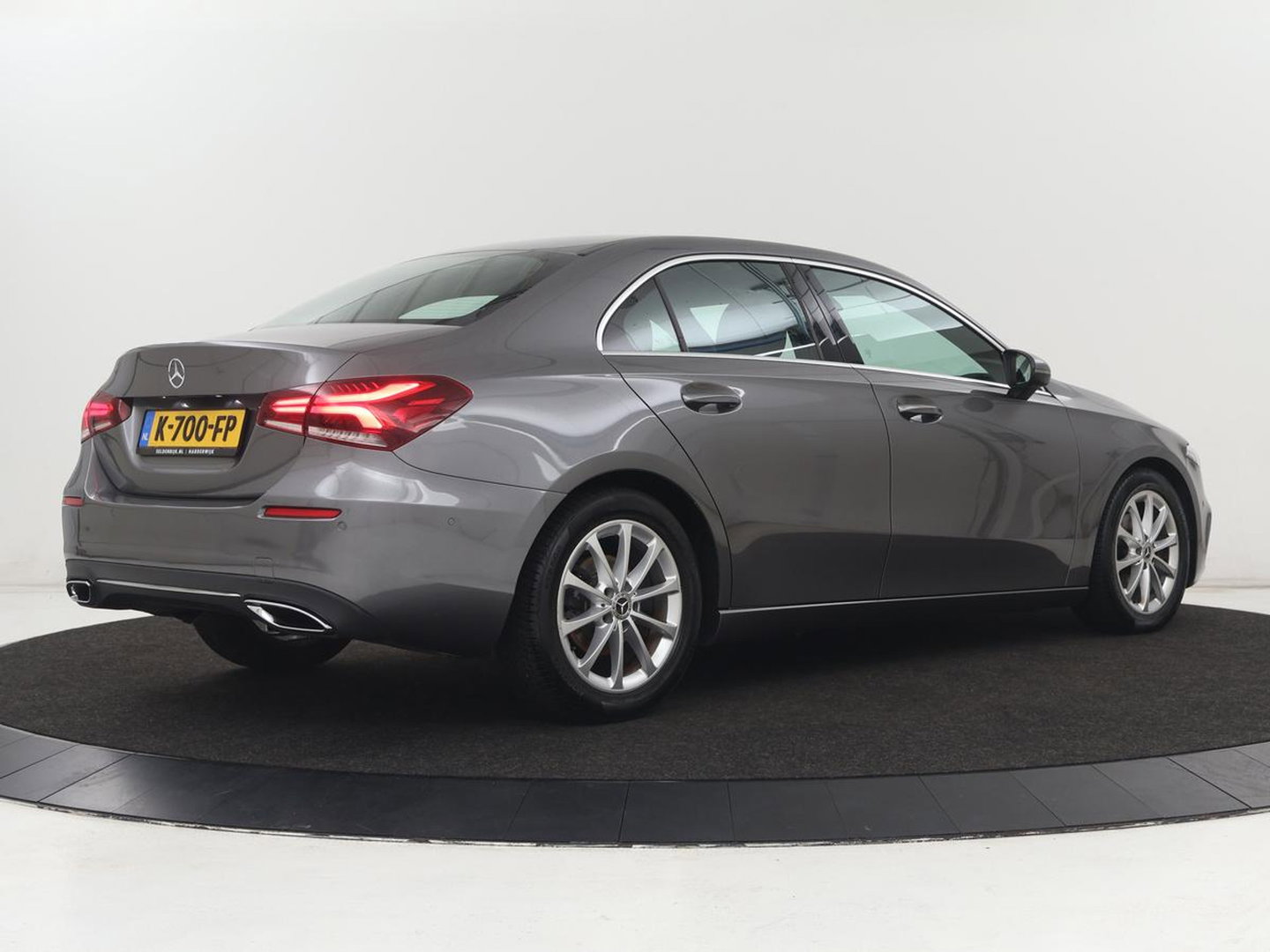 Mercedes-Benz A-Klasse 180 Advantage | Stoelverwarming | Carplay | Half leder | Widescreen | Navigatie | Park Assist | Full LED | DAB | Camera | Navigatie | Climate control | Cruise control | Bluetooth