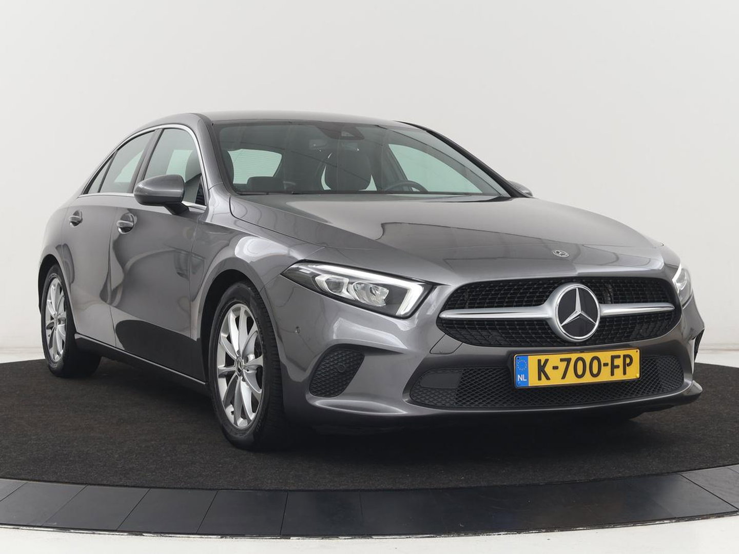Mercedes-Benz A-Klasse 180 Advantage | Stoelverwarming | Carplay | Half leder | Widescreen | Navigatie | Park Assist | Full LED | DAB | Camera | Navigatie | Climate control | Cruise control | Bluetooth