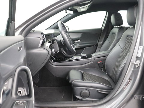 Mercedes-Benz A-Klasse 180 Advantage | Stoelverwarming | Carplay | Half leder | Widescreen | Navigatie | Park Assist | Full LED | DAB | Camera | Navigatie | Climate control | Cruise control | Bluetooth