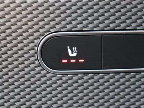 Mercedes-Benz A-Klasse 180 Advantage | Stoelverwarming | Carplay | Half leder | Widescreen | Navigatie | Park Assist | Full LED | DAB | Camera | Navigatie | Climate control | Cruise control | Bluetooth