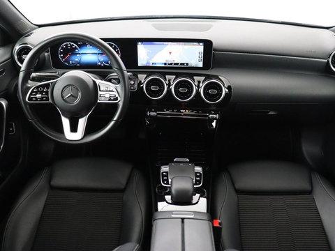 Mercedes-Benz A-Klasse 180 Advantage | Stoelverwarming | Carplay | Half leder | Widescreen | Navigatie | Park Assist | Full LED | DAB | Camera | Navigatie | Climate control | Cruise control | Bluetooth