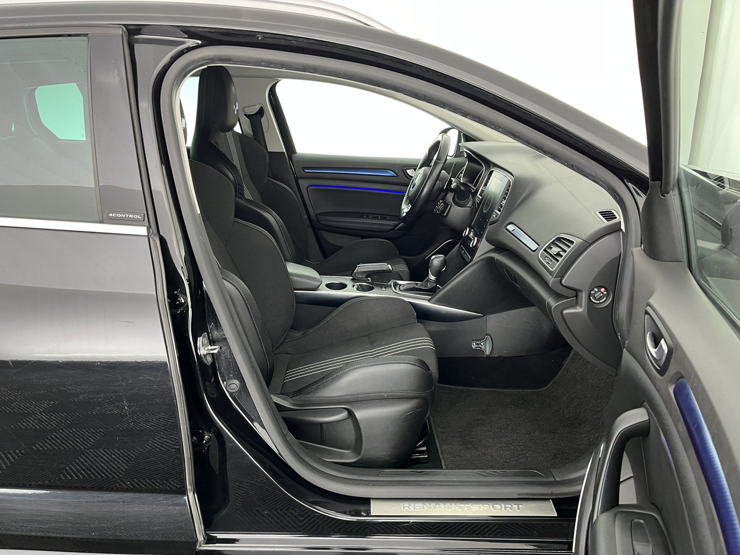 Renault Mégane Estate 1.6 TCe GT Aut. *FULL-LED | NAVI-FULLMAP | BOSE-SOUND | DIGI-COCKPIT | SPORT-SEATS | SHIFT-PADDLES | DAB+ | KEYLESS | PRIVACY-GLASS | ECC | PDC | CRUISE | 18''ALU*