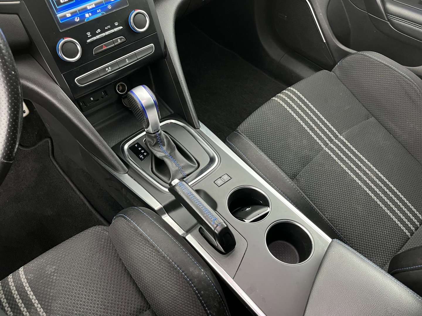 Renault Mégane Estate 1.6 TCe GT Aut. *FULL-LED | NAVI-FULLMAP | BOSE-SOUND | DIGI-COCKPIT | SPORT-SEATS | SHIFT-PADDLES | DAB+ | KEYLESS | PRIVACY-GLASS | ECC | PDC | CRUISE | 18''ALU*