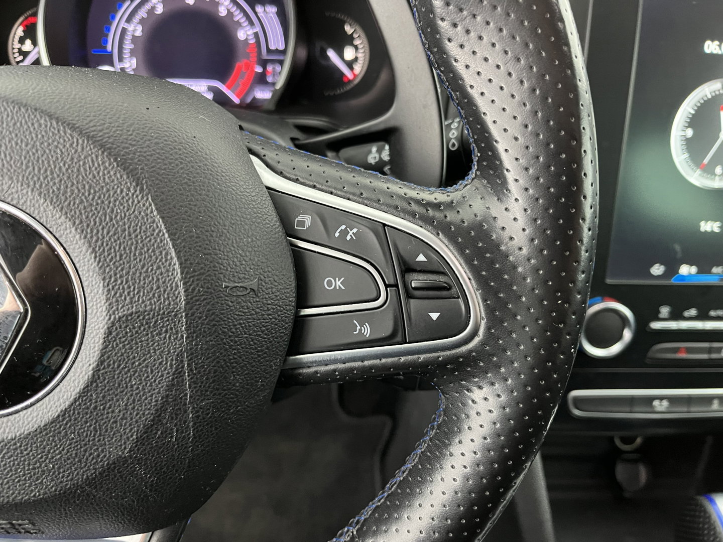 Renault Mégane Estate 1.6 TCe GT Aut. *FULL-LED | NAVI-FULLMAP | BOSE-SOUND | DIGI-COCKPIT | SPORT-SEATS | SHIFT-PADDLES | DAB+ | KEYLESS | PRIVACY-GLASS | ECC | PDC | CRUISE | 18''ALU*