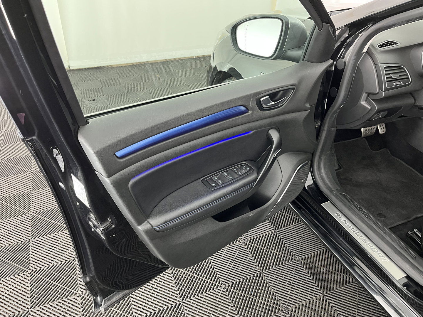 Renault Mégane Estate 1.6 TCe GT Aut. *FULL-LED | NAVI-FULLMAP | BOSE-SOUND | DIGI-COCKPIT | SPORT-SEATS | SHIFT-PADDLES | DAB+ | KEYLESS | PRIVACY-GLASS | ECC | PDC | CRUISE | 18''ALU*