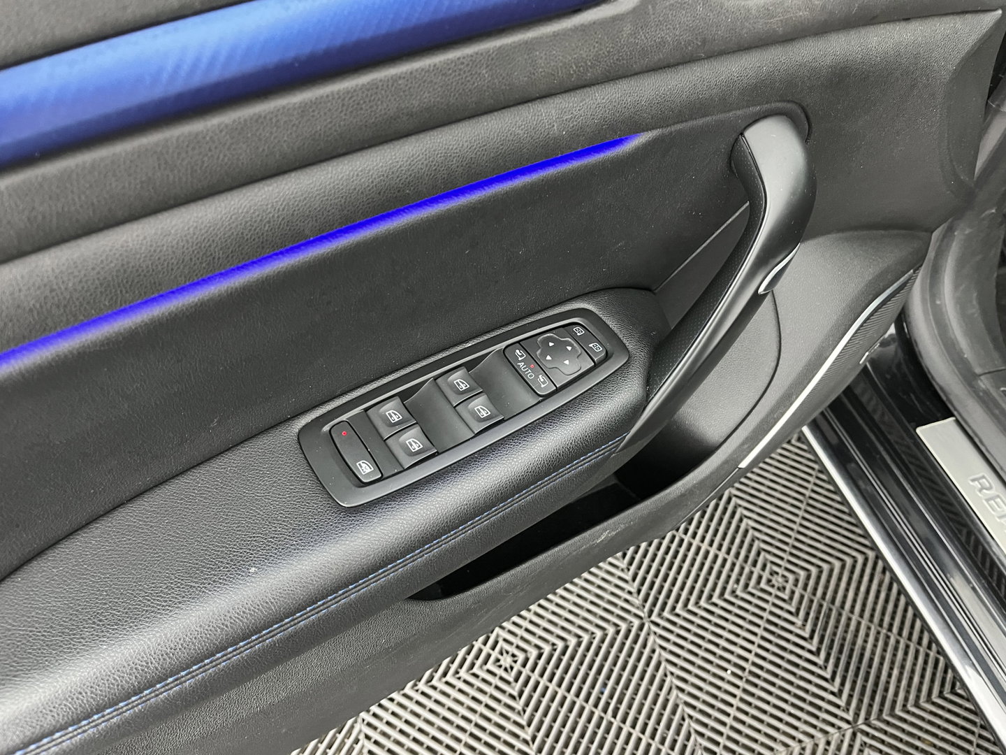 Renault Mégane Estate 1.6 TCe GT Aut. *FULL-LED | NAVI-FULLMAP | BOSE-SOUND | DIGI-COCKPIT | SPORT-SEATS | SHIFT-PADDLES | DAB+ | KEYLESS | PRIVACY-GLASS | ECC | PDC | CRUISE | 18''ALU*