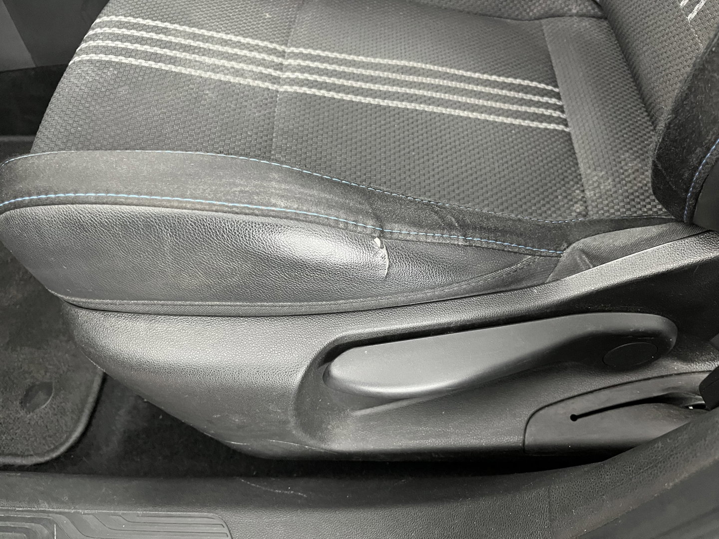 Renault Mégane Estate 1.6 TCe GT Aut. *FULL-LED | NAVI-FULLMAP | BOSE-SOUND | DIGI-COCKPIT | SPORT-SEATS | SHIFT-PADDLES | DAB+ | KEYLESS | PRIVACY-GLASS | ECC | PDC | CRUISE | 18''ALU*