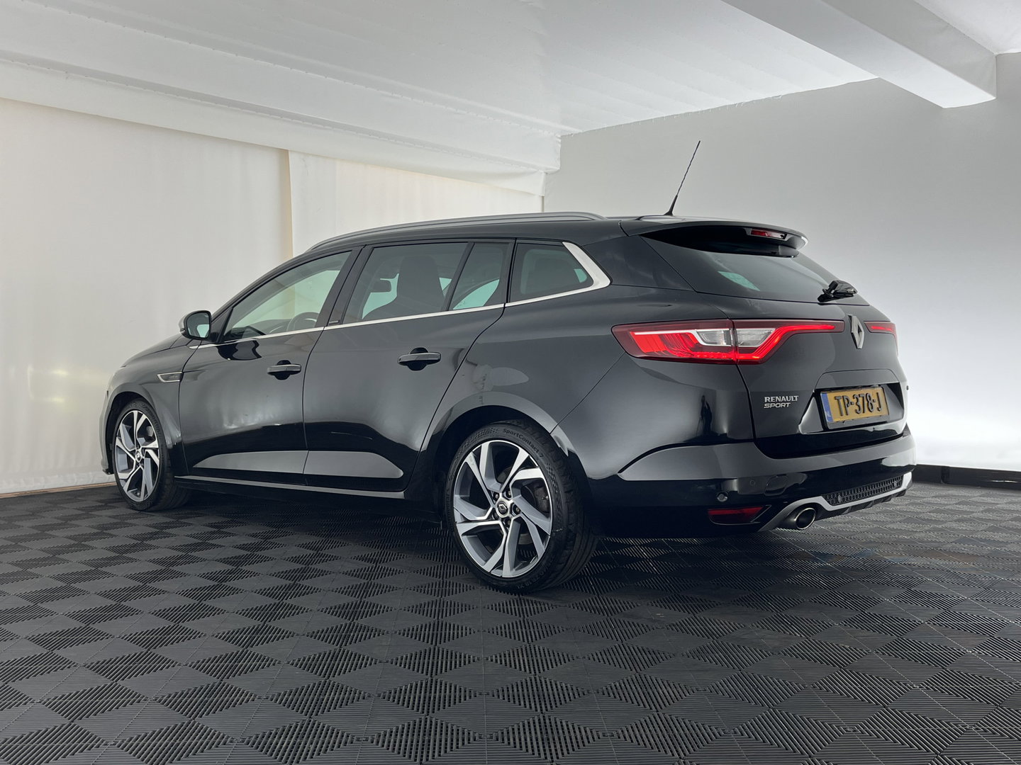 Renault Mégane Estate 1.6 TCe GT Aut. *FULL-LED | NAVI-FULLMAP | BOSE-SOUND | DIGI-COCKPIT | SPORT-SEATS | SHIFT-PADDLES | DAB+ | KEYLESS | PRIVACY-GLASS | ECC | PDC | CRUISE | 18''ALU*