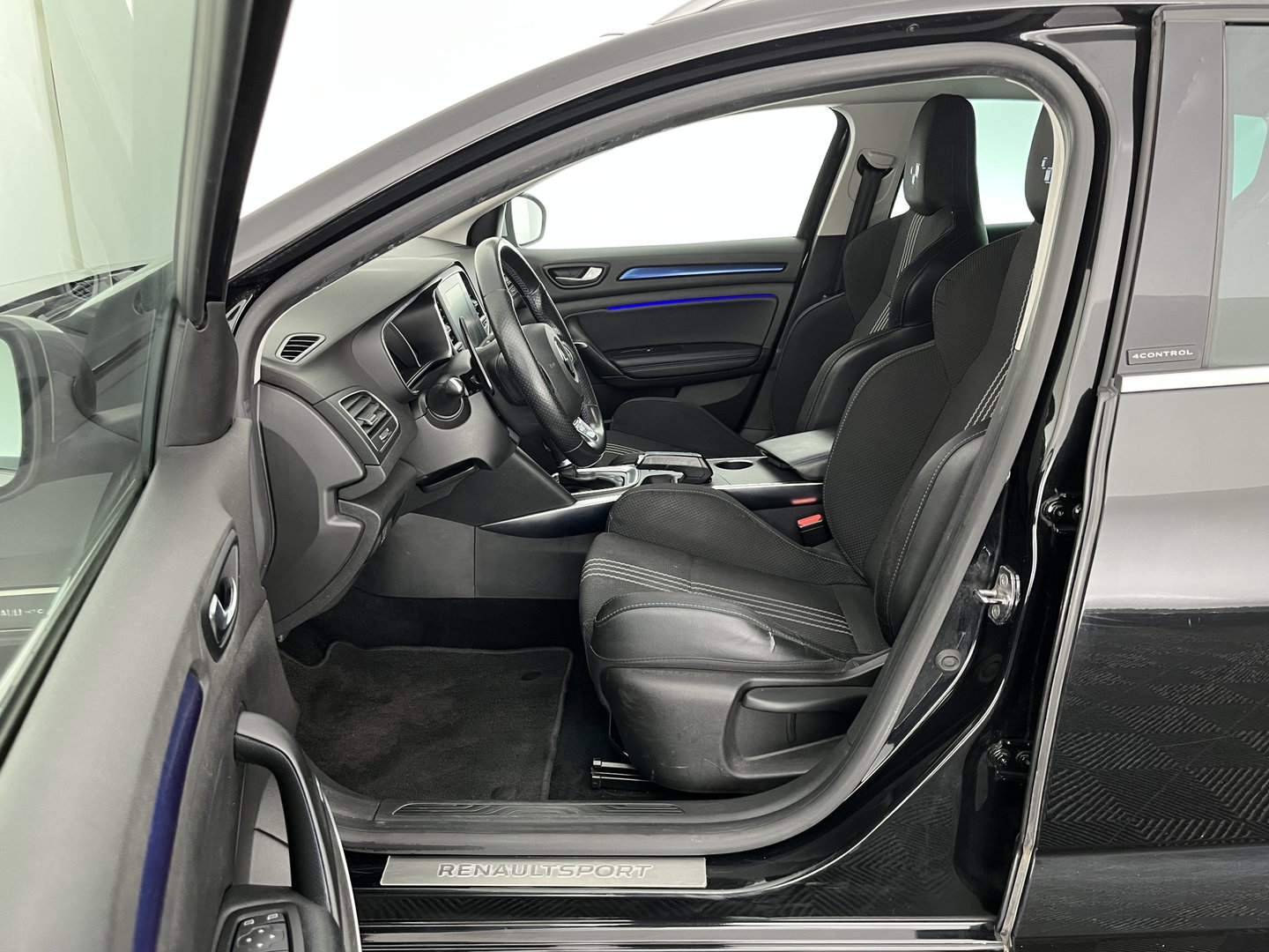 Renault Mégane Estate 1.6 TCe GT Aut. *FULL-LED | NAVI-FULLMAP | BOSE-SOUND | DIGI-COCKPIT | SPORT-SEATS | SHIFT-PADDLES | DAB+ | KEYLESS | PRIVACY-GLASS | ECC | PDC | CRUISE | 18''ALU*