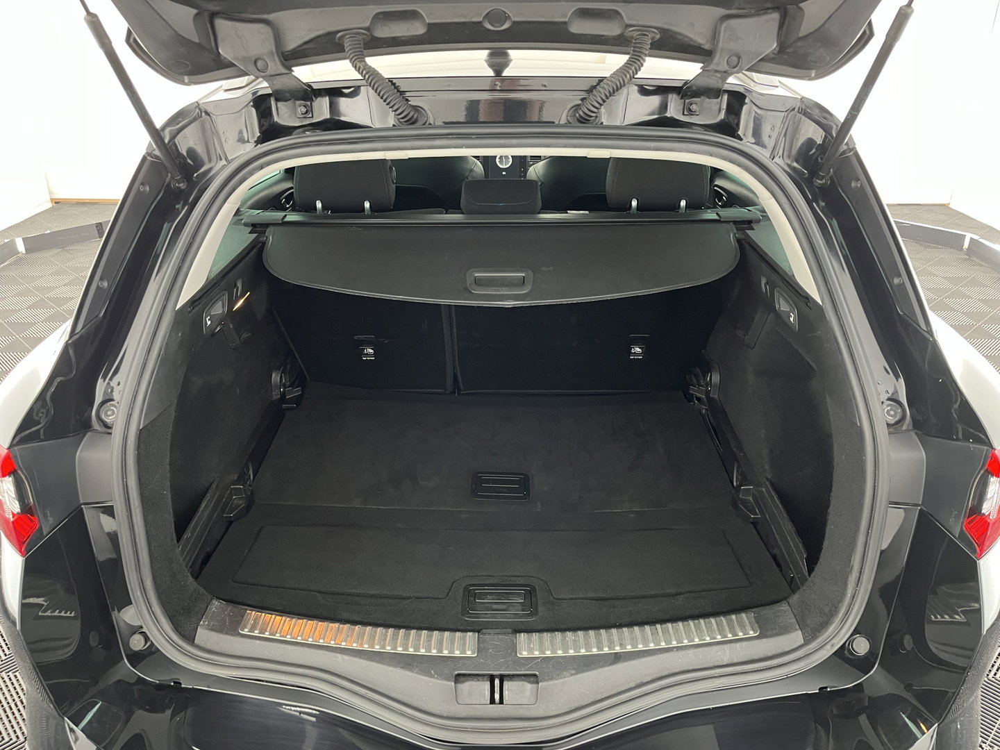 Renault Mégane Estate 1.6 TCe GT Aut. *FULL-LED | NAVI-FULLMAP | BOSE-SOUND | DIGI-COCKPIT | SPORT-SEATS | SHIFT-PADDLES | DAB+ | KEYLESS | PRIVACY-GLASS | ECC | PDC | CRUISE | 18''ALU*