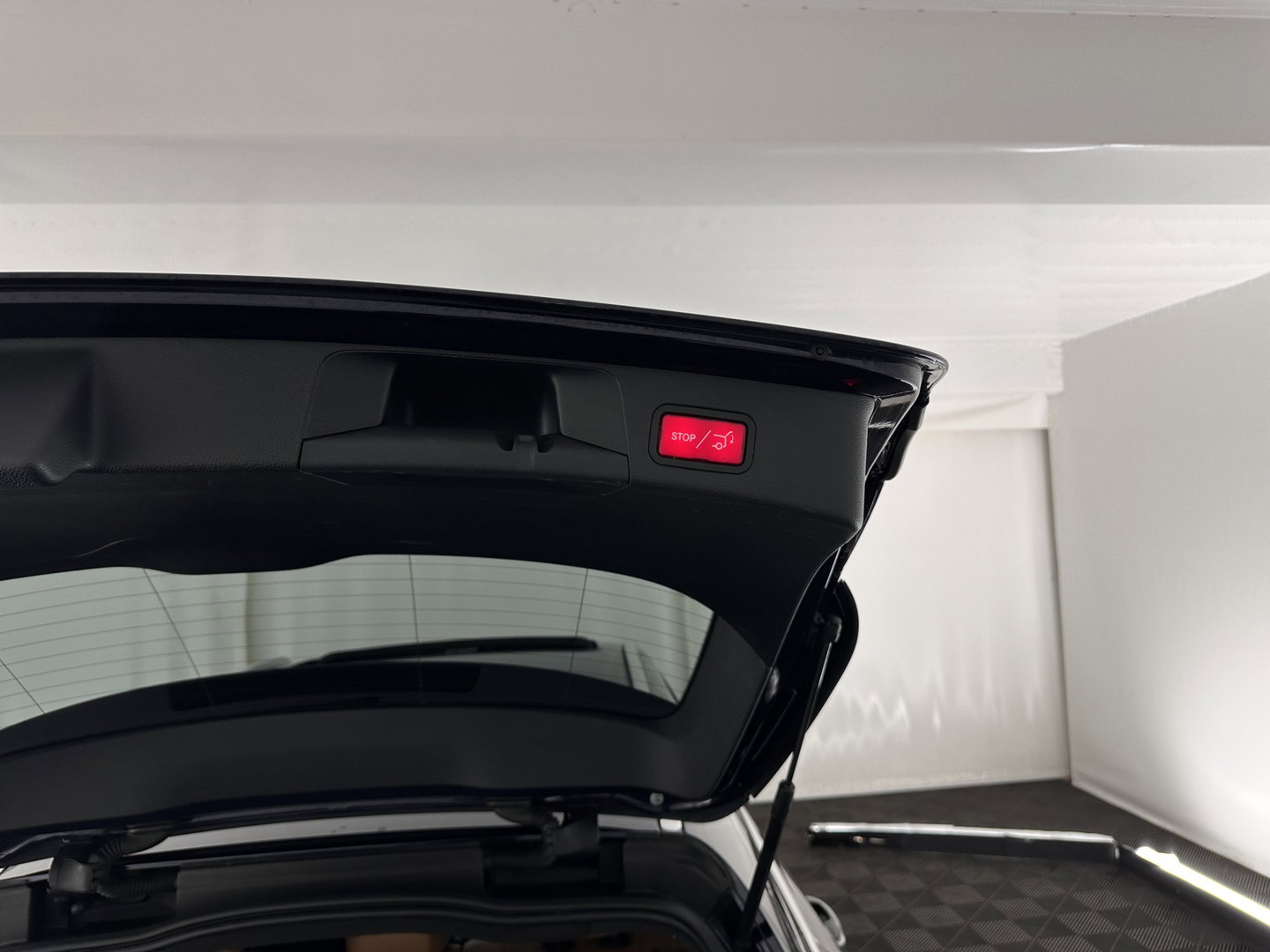 Mercedes-Benz C-Klasse Estate 350 e Lease Edition (Plug-In) Aut. *PANO | LEATHER | TOPVIEW | BURMESTER | AIRMATIC | HEAD-UP | FULL-LED | HEATED-SPORTSEATS | NAVI-FULLMAP | ECC | TOWBAR | PDC | SHIFTPADDLES | CRUISE | 18''ALU *