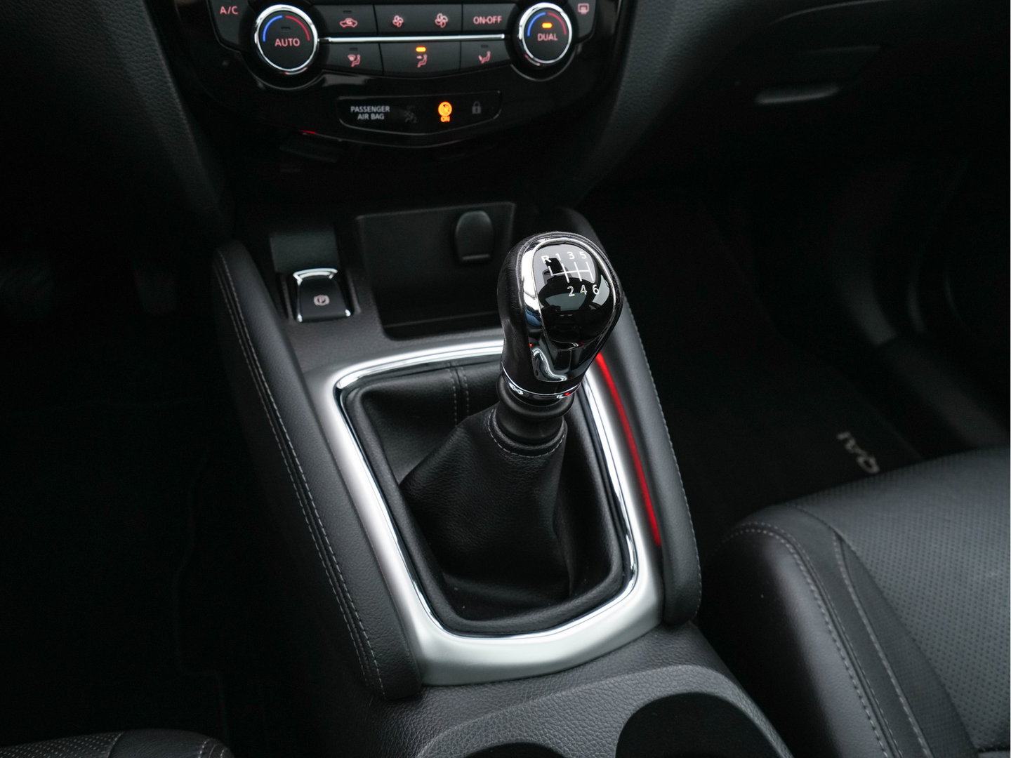 Nissan QASHQAI 1.2 Tekna *PANO | FULL-LEATHER | TOP-VIEW | BLIND-SPOT | NAVI-FULLMAP | HEATED-COMFORTSEATS | KEYLESS | DAB+ | PRIVACY-GLASS | 19''ALU*