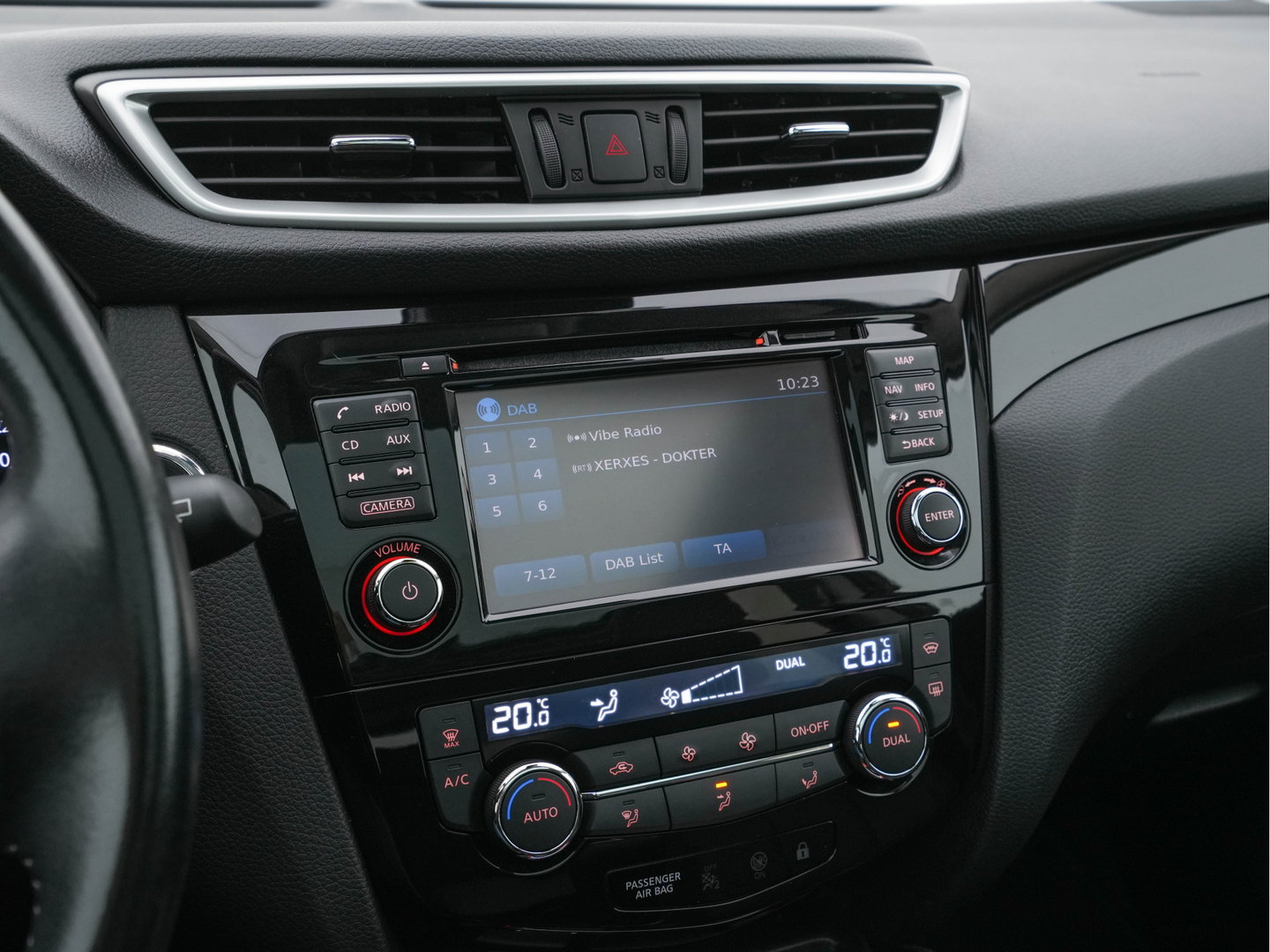 Nissan QASHQAI 1.2 Tekna *PANO | FULL-LEATHER | TOP-VIEW | BLIND-SPOT | NAVI-FULLMAP | HEATED-COMFORTSEATS | KEYLESS | DAB+ | PRIVACY-GLASS | 19''ALU*