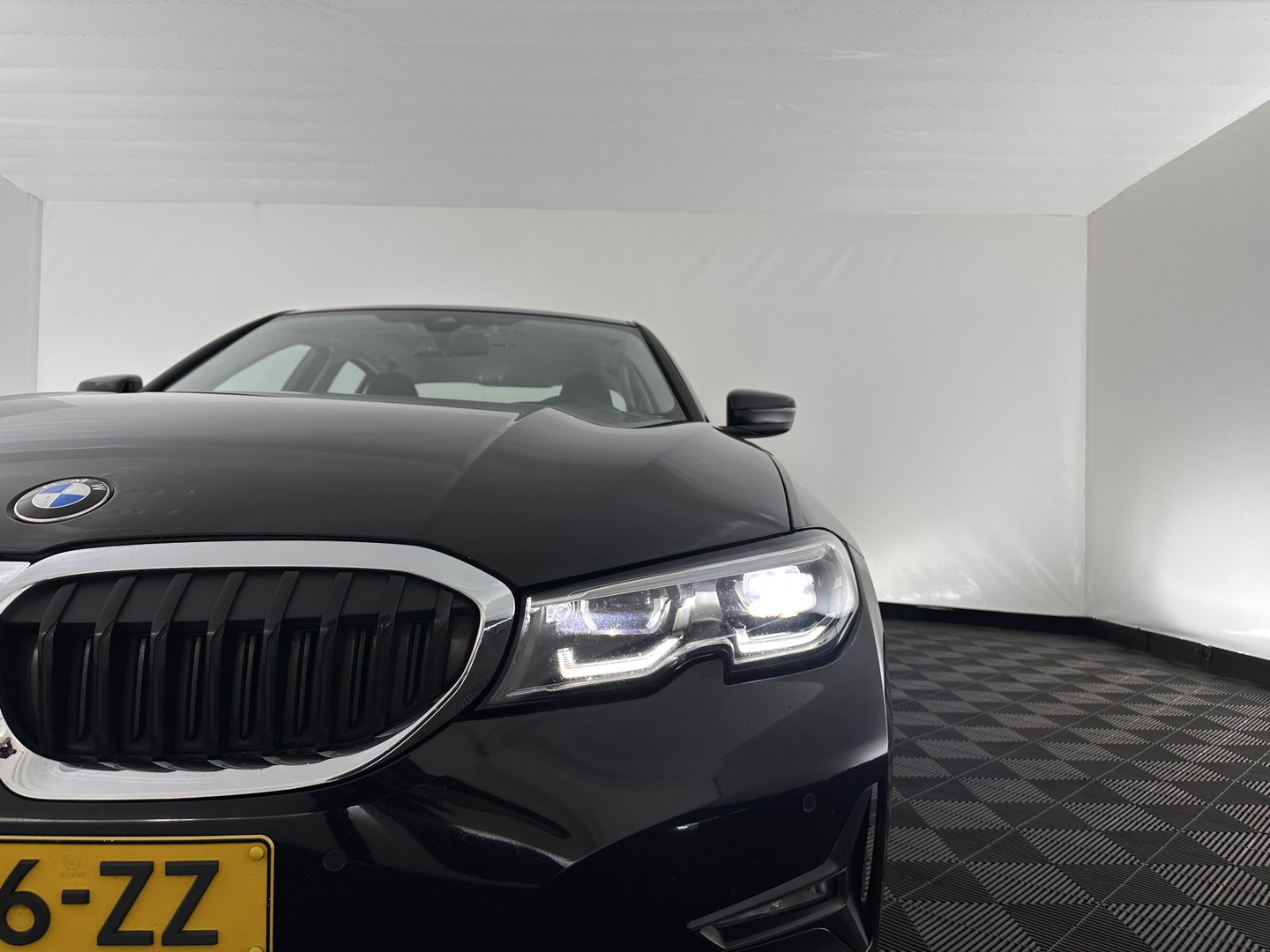 BMW 3-serie 320i Business Edition (INCL-BTW) Aut. *FULL-LED | NAVI-FULLMAP | COMFORTSEATS | HIFI-SOUND | DIGI-COCKPIT | DAB | SHIFT-PADDLES | ECC | TOWBAR | PDC | CRUISE | 16''ALU*