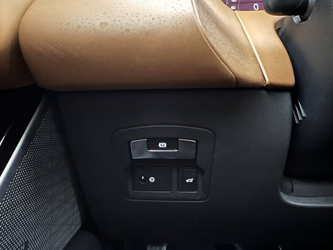 Land Rover Range Rover Velar 2.0 I4 AWD R-Dynamic HSE (INCL.BTW) Aut. *PANO | LEATHER | MATRIX-LED | MEMORY-PACK | BLINDSPOT | MERIDIAN-SURROUND | DIGI-COCKPIT | CAMERA | KEYLESS | HEATED-COMFORTSEATS | PRIVACYGLASS | SHIFTPADDLES | 22''ALU*