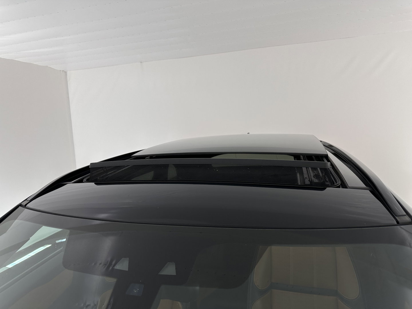 Land Rover Range Rover Velar 2.0 I4 AWD R-Dynamic HSE (INCL.BTW) Aut. *PANO | LEATHER | MATRIX-LED | MEMORY-PACK | BLINDSPOT | MERIDIAN-SURROUND | DIGI-COCKPIT | CAMERA | KEYLESS | HEATED-COMFORTSEATS | PRIVACYGLASS | SHIFTPADDLES | 22''ALU*