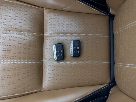 Land Rover Range Rover Velar 2.0 I4 AWD R-Dynamic HSE (INCL.BTW) Aut. *PANO | LEATHER | MATRIX-LED | MEMORY-PACK | BLINDSPOT | MERIDIAN-SURROUND | DIGI-COCKPIT | CAMERA | KEYLESS | HEATED-COMFORTSEATS | PRIVACYGLASS | SHIFTPADDLES | 22''ALU*