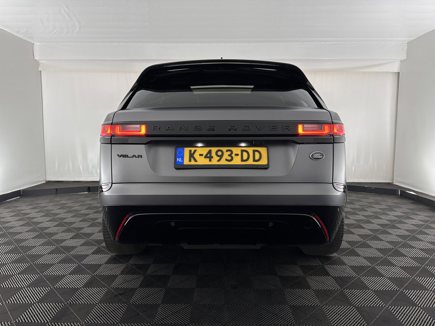 Land Rover Range Rover Velar 2.0 I4 AWD R-Dynamic HSE (INCL.BTW) Aut. *PANO | LEATHER | MATRIX-LED | MEMORY-PACK | BLINDSPOT | MERIDIAN-SURROUND | DIGI-COCKPIT | CAMERA | KEYLESS | HEATED-COMFORTSEATS | PRIVACYGLASS | SHIFTPADDLES | 22''ALU*