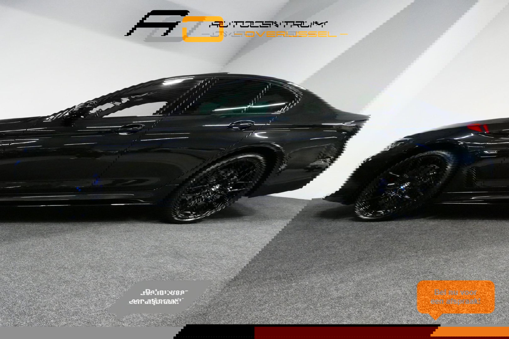 BMW 5 Serie 530e xDrive M Sport / Schuif-/kanteldak/ M Performance stoelen / M Sport Bodykit / Elektr. verstelbare voorstoelen / Harman Kardon Surround Sound / HUD / 20'' LMV / Rondomzichtcamera / Apple Carplay - Android Auto / Stoelverwarming / Ambienteverlichting /