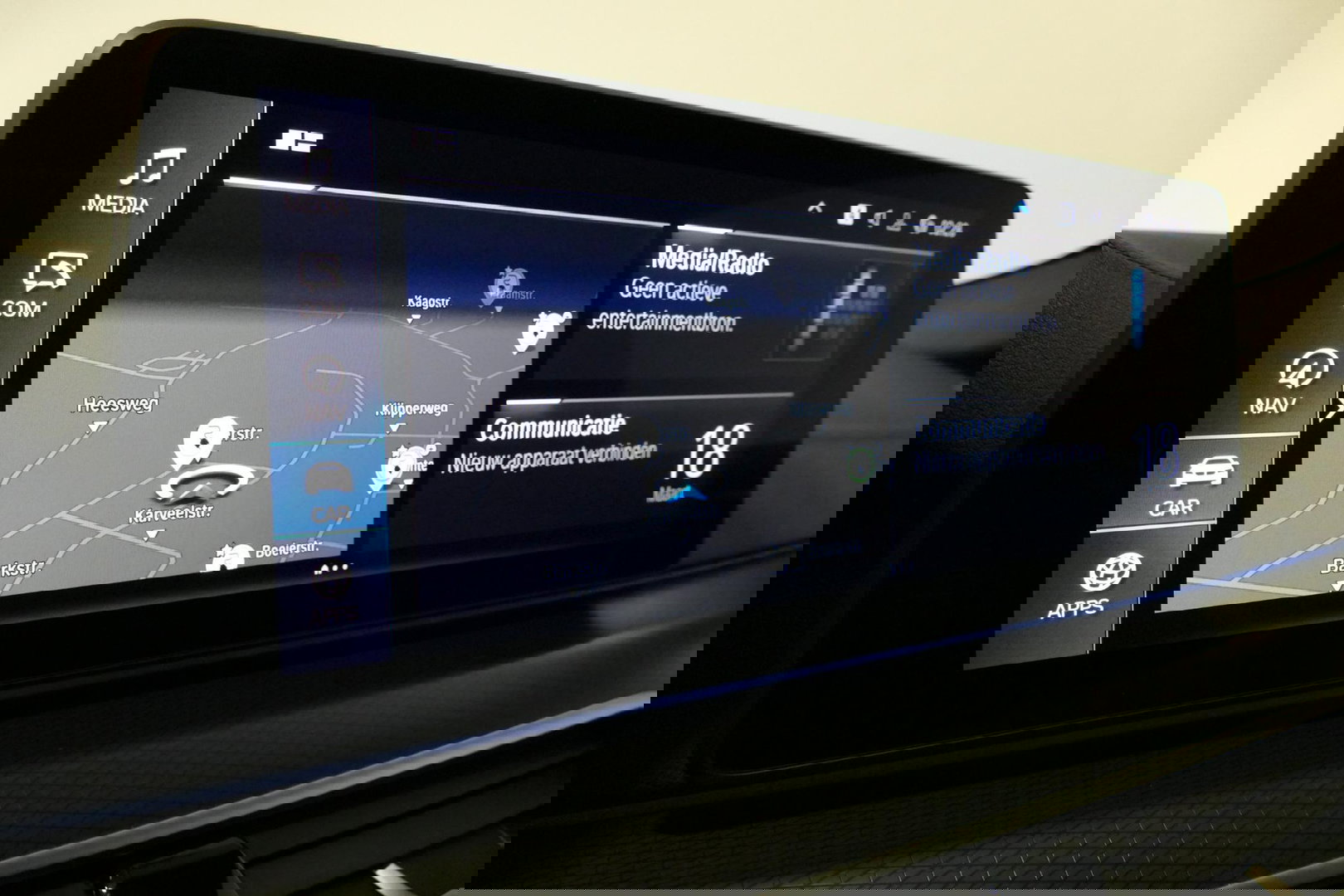 BMW 5 Serie 530e xDrive M Sport / Schuif-/kanteldak/ M Performance stoelen / M Sport Bodykit / Elektr. verstelbare voorstoelen / Harman Kardon Surround Sound / HUD / 20'' LMV / Rondomzichtcamera / Apple Carplay - Android Auto / Stoelverwarming / Ambienteverlichting /