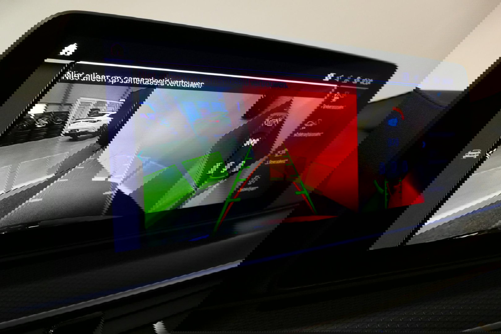 BMW 5 Serie 530e xDrive M Sport / Schuif-/kanteldak/ M Performance stoelen / M Sport Bodykit / Elektr. verstelbare voorstoelen / Harman Kardon Surround Sound / HUD / 20'' LMV / Rondomzichtcamera / Apple Carplay - Android Auto / Stoelverwarming / Ambienteverlichting /