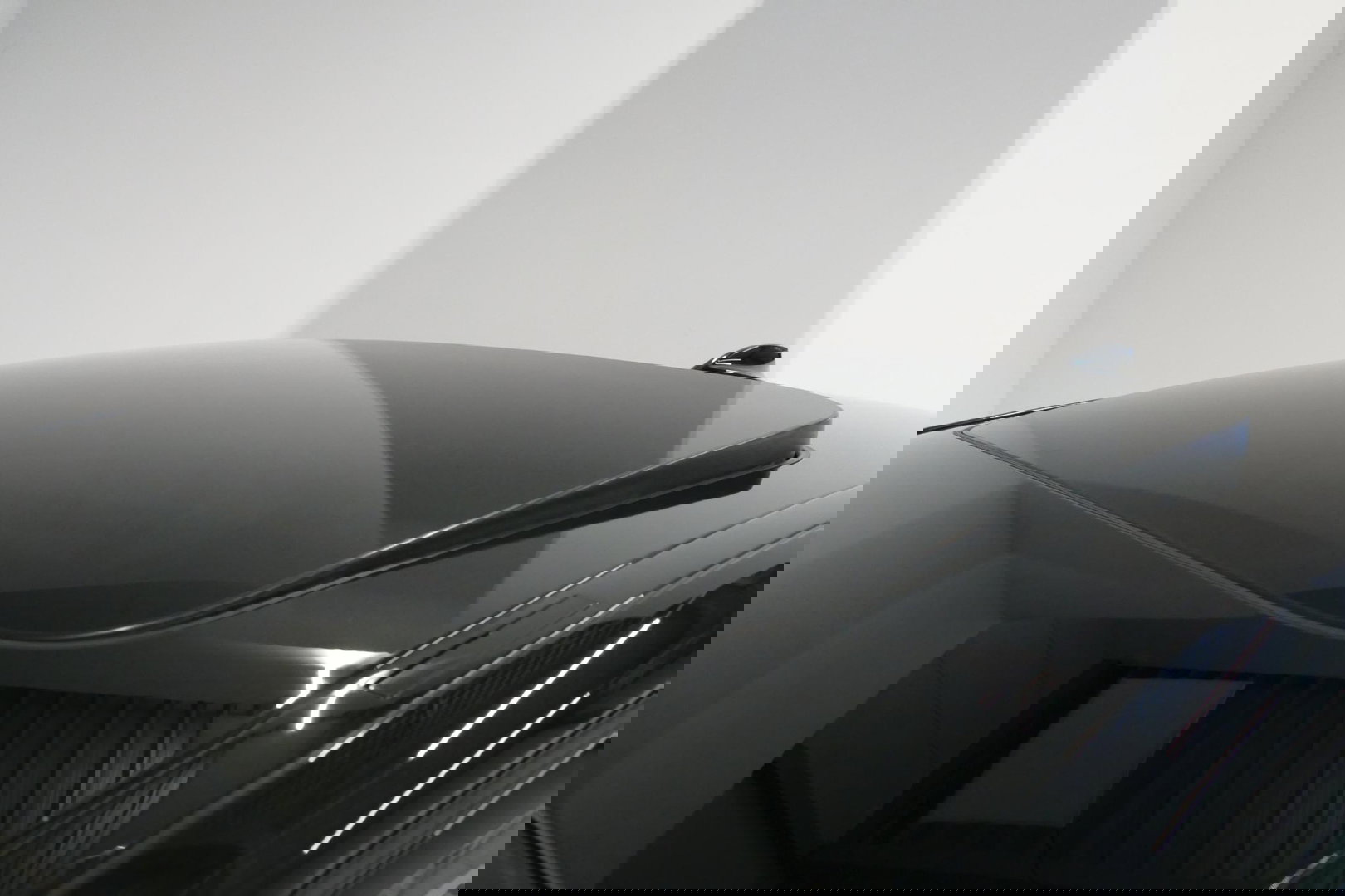 BMW 5 Serie 530e xDrive M Sport / Schuif-/kanteldak/ M Performance stoelen / M Sport Bodykit / Elektr. verstelbare voorstoelen / Harman Kardon Surround Sound / HUD / 20'' LMV / Rondomzichtcamera / Apple Carplay - Android Auto / Stoelverwarming / Ambienteverlichting /