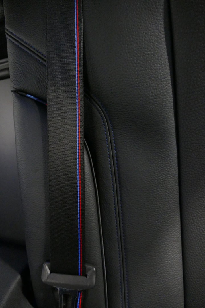 BMW 5 Serie 530e xDrive M Sport / Schuif-/kanteldak/ M Performance stoelen / M Sport Bodykit / Elektr. verstelbare voorstoelen / Harman Kardon Surround Sound / HUD / 20'' LMV / Rondomzichtcamera / Apple Carplay - Android Auto / Stoelverwarming / Ambienteverlichting /