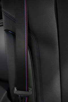 BMW 5 Serie 530e xDrive M Sport / Schuif-/kanteldak/ M Performance stoelen / M Sport Bodykit / Elektr. verstelbare voorstoelen / Harman Kardon Surround Sound / HUD / 20'' LMV / Rondomzichtcamera / Apple Carplay - Android Auto / Stoelverwarming / Ambienteverlichting /