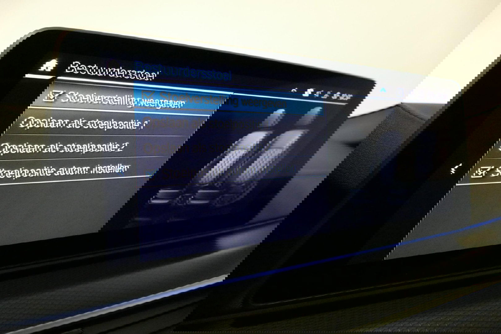 BMW 5 Serie 530e xDrive M Sport / Schuif-/kanteldak/ M Performance stoelen / M Sport Bodykit / Elektr. verstelbare voorstoelen / Harman Kardon Surround Sound / HUD / 20'' LMV / Rondomzichtcamera / Apple Carplay - Android Auto / Stoelverwarming / Ambienteverlichting /