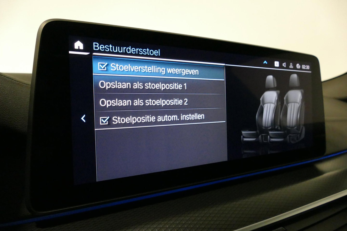 BMW 5 Serie 530e xDrive M Sport / Schuif-/kanteldak/ M Performance stoelen / M Sport Bodykit / Elektr. verstelbare voorstoelen / Harman Kardon Surround Sound / HUD / 20'' LMV / Rondomzichtcamera / Apple Carplay - Android Auto / Stoelverwarming / Ambienteverlichting /