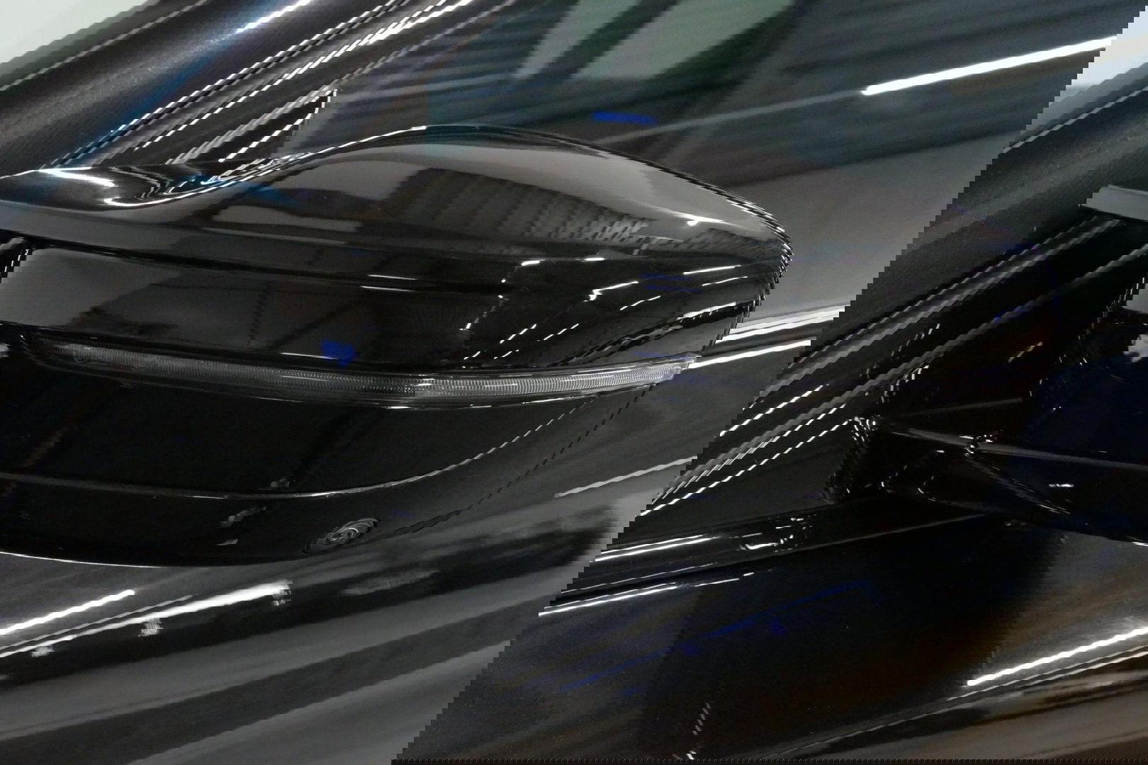 BMW 5 Serie 530e xDrive M Sport / Schuif-/kanteldak/ M Performance stoelen / M Sport Bodykit / Elektr. verstelbare voorstoelen / Harman Kardon Surround Sound / HUD / 20'' LMV / Rondomzichtcamera / Apple Carplay - Android Auto / Stoelverwarming / Ambienteverlichting /