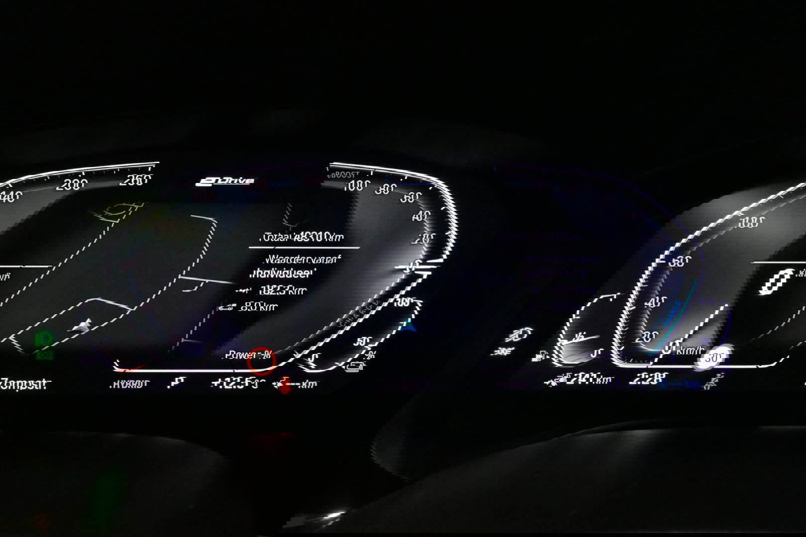 BMW 5 Serie 530e xDrive M Sport / Schuif-/kanteldak/ M Performance stoelen / M Sport Bodykit / Elektr. verstelbare voorstoelen / Harman Kardon Surround Sound / HUD / 20'' LMV / Rondomzichtcamera / Apple Carplay - Android Auto / Stoelverwarming / Ambienteverlichting /