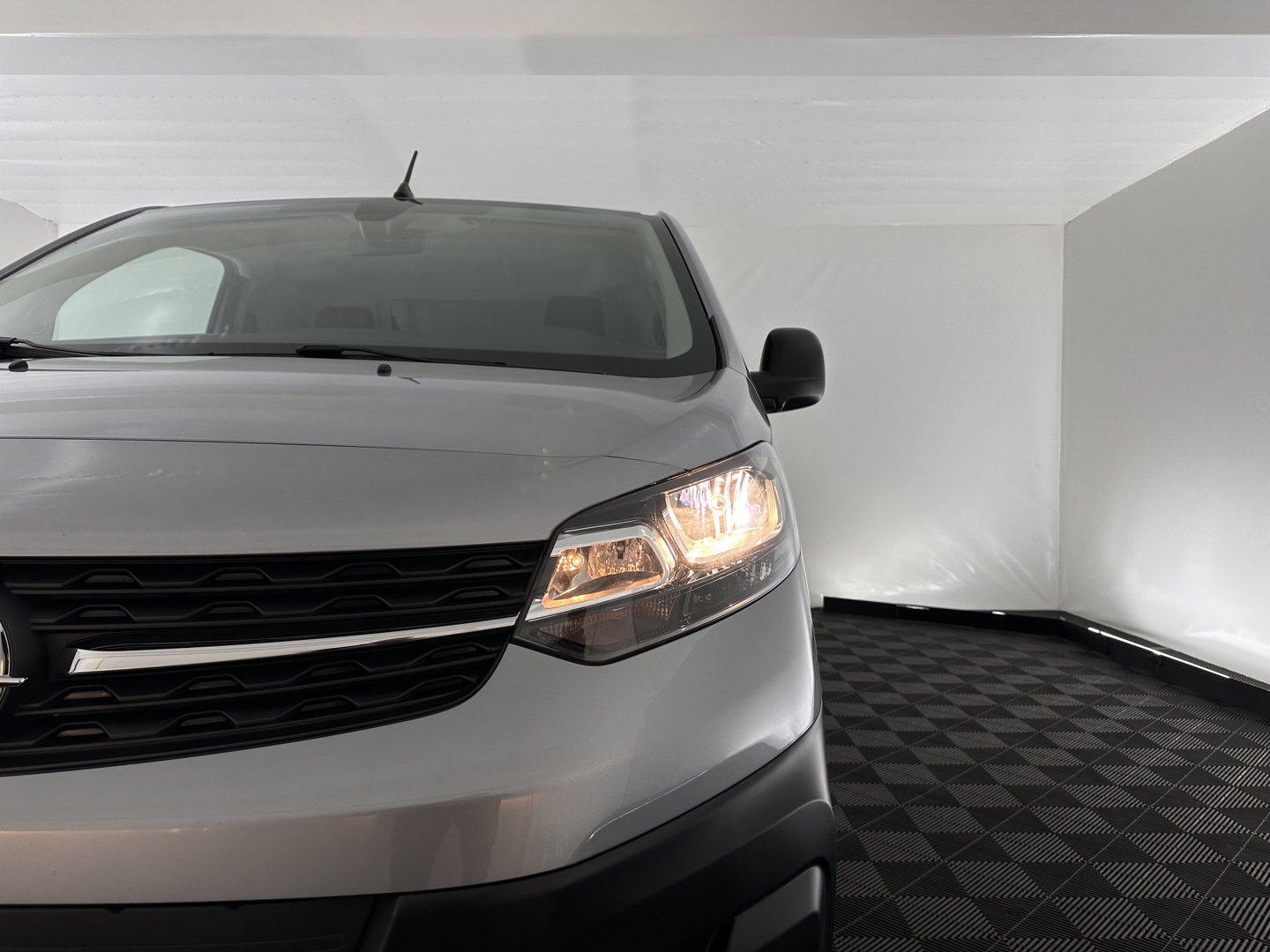 Opel Vivaro-e L2H1 Edition 75 kWh [ 3-Fase ] {SOH-100%} Aut. *LEATHER | NAVI-FULLMAP | CAMERA | AIRCO | DAB+ | PDC | CRUISE | CARPLAY*