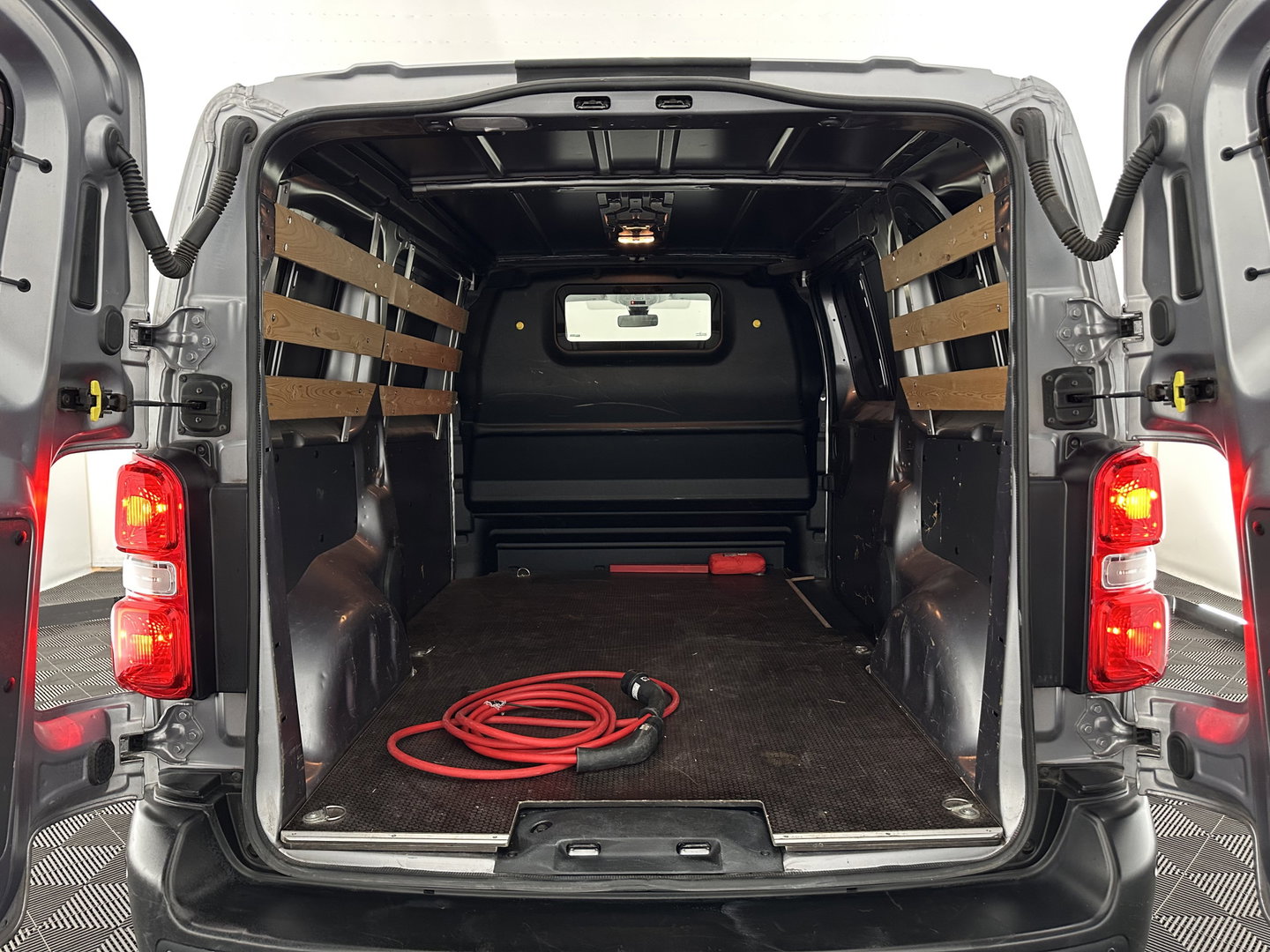 Opel Vivaro-e L2H1 Edition 75 kWh [ 3-Fase ] {SOH-100%} Aut. *LEATHER | NAVI-FULLMAP | CAMERA | AIRCO | DAB+ | PDC | CRUISE | CARPLAY*