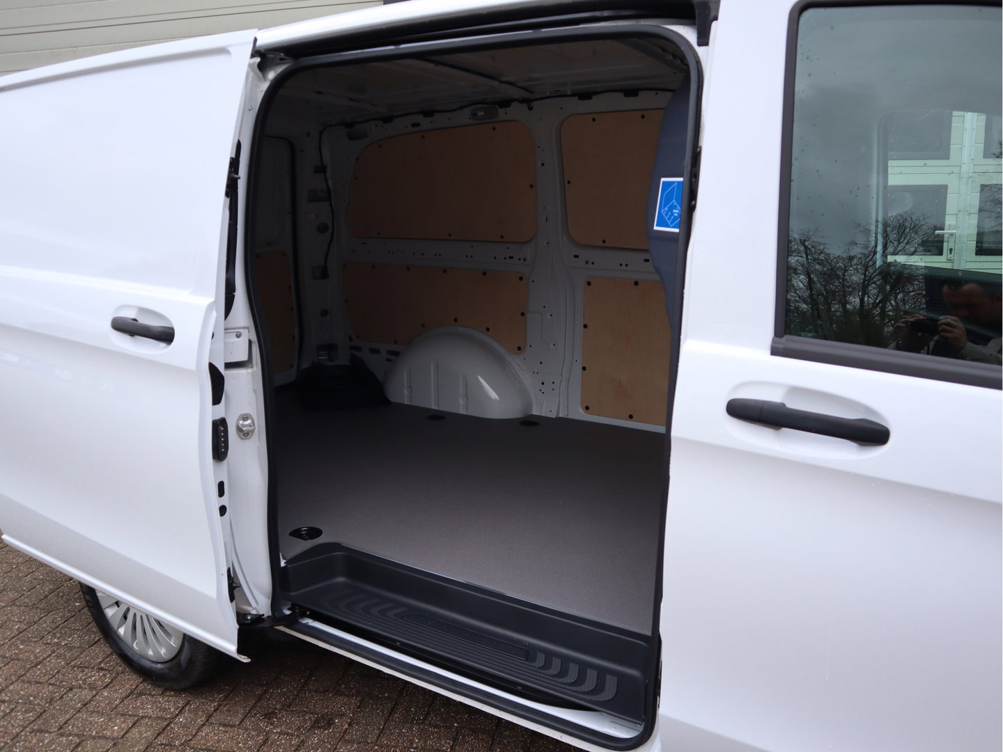 Mercedes-Benz eVito 112 66 kWh Snelladen SoH 97,6 % L2 Lang - Camera - 3 Zits - Betimmerd