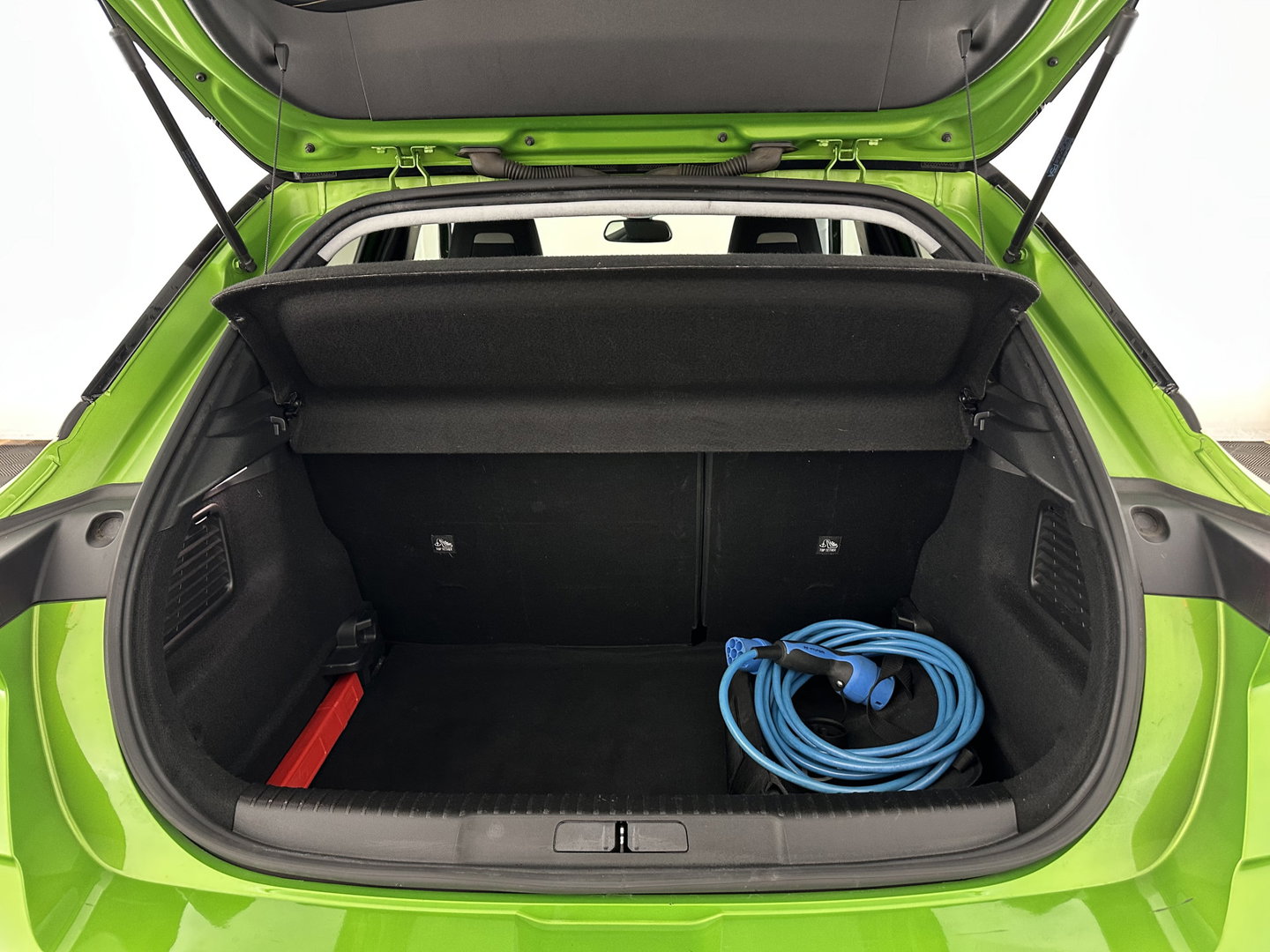 Opel Mokka-e Ultimate 50-kWh 7.4kw bl. [ 3-Fase ] {SOH-84%} (INCL-BTW) *FULL-LED | LEATHER-MICROFIBRE | ADAPTIVE-CRUISE | HEATED-SPORTSEATS | DAB+ | KEYLESS | DIGI-COCKPIT | CARPLAY | AMBIENT-LIGHT | CAMERA | LANE-ASSIST | 18"ALU*