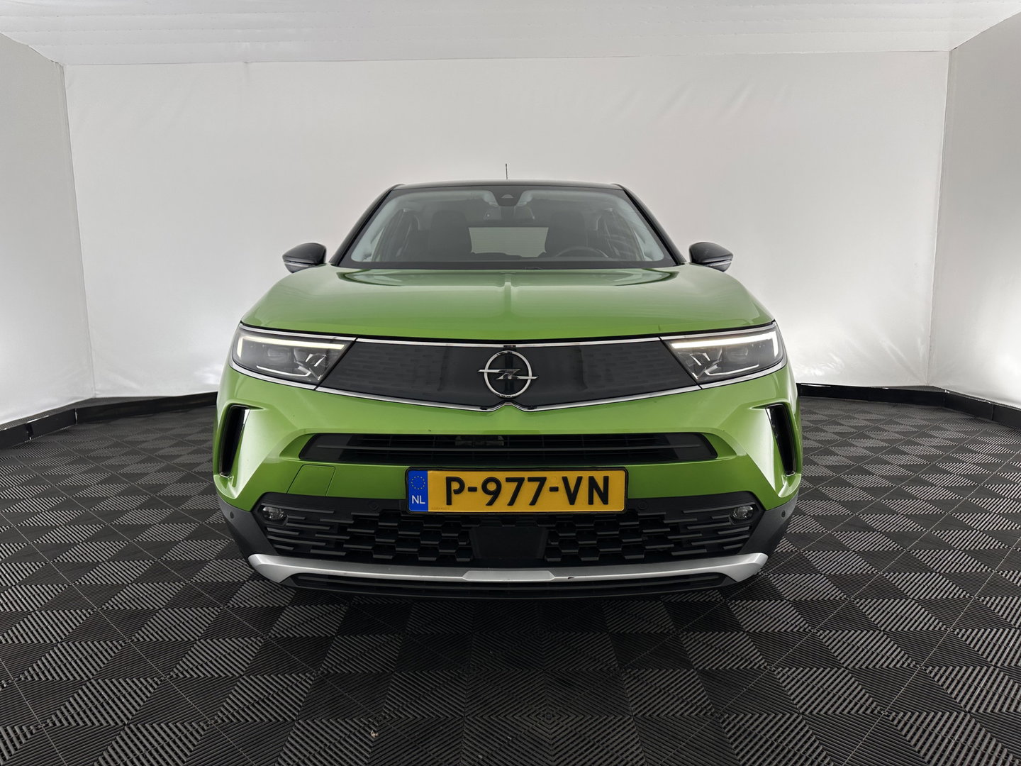 Opel Mokka-e Ultimate 50-kWh 7.4kw bl. [ 3-Fase ] {SOH-84%} (INCL-BTW) *FULL-LED | LEATHER-MICROFIBRE | ADAPTIVE-CRUISE | HEATED-SPORTSEATS | DAB+ | KEYLESS | DIGI-COCKPIT | CARPLAY | AMBIENT-LIGHT | CAMERA | LANE-ASSIST | 18"ALU*