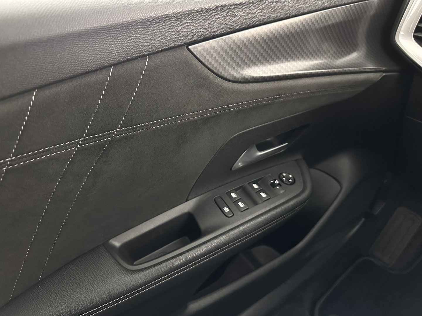 Opel Mokka-e Ultimate 50-kWh 7.4kw bl. [ 3-Fase ] {SOH-84%} (INCL-BTW) *FULL-LED | LEATHER-MICROFIBRE | ADAPTIVE-CRUISE | HEATED-SPORTSEATS | DAB+ | KEYLESS | DIGI-COCKPIT | CARPLAY | AMBIENT-LIGHT | CAMERA | LANE-ASSIST | 18"ALU*