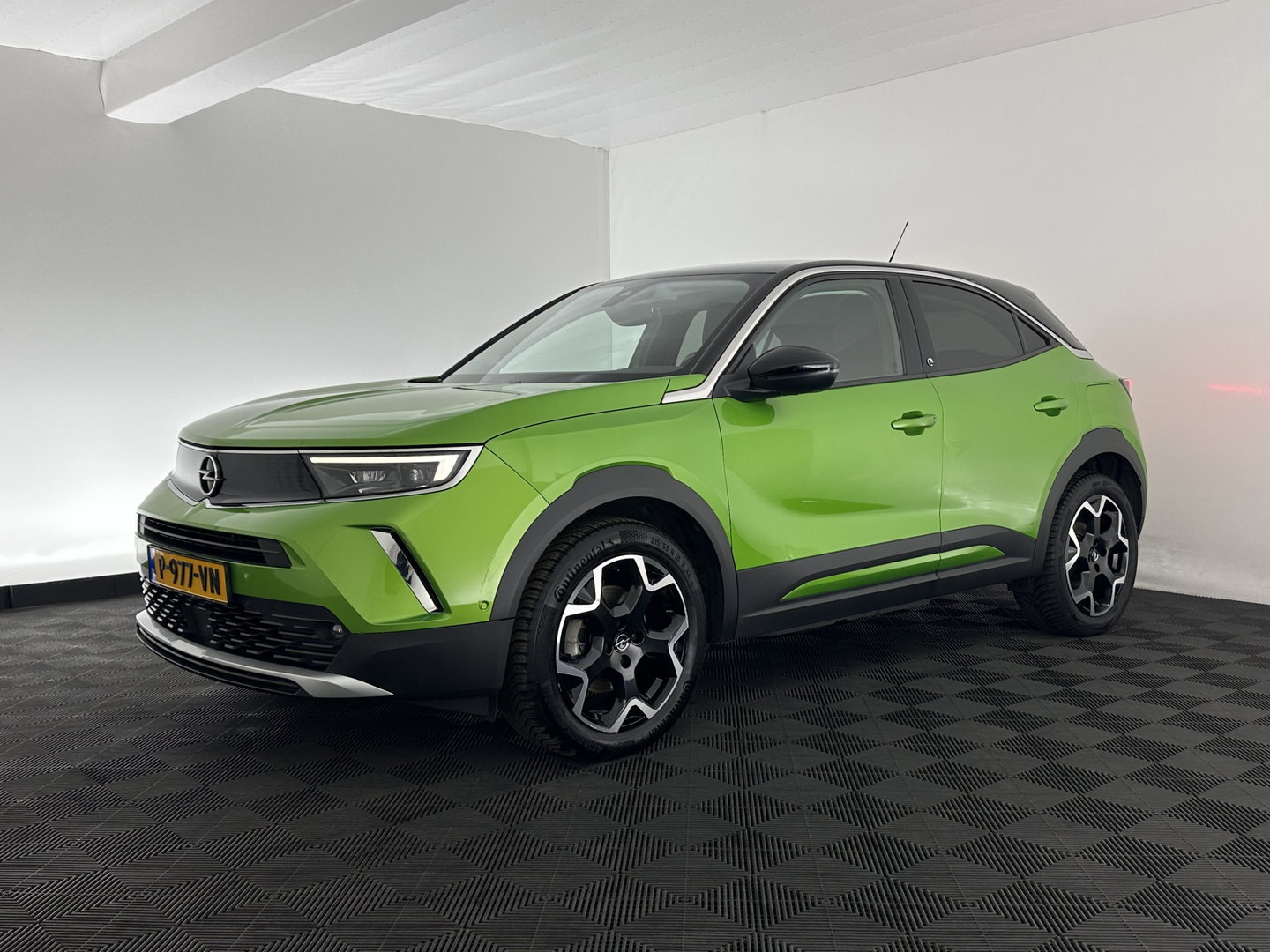 Opel Mokka-e Ultimate 50-kWh 7.4kw bl. [ 3-Fase ] {SOH-84%} (INCL-BTW) *FULL-LED | LEATHER-MICROFIBRE | ADAPTIVE-CRUISE | HEATED-SPORTSEATS | DAB+ | KEYLESS | DIGI-COCKPIT | CARPLAY | AMBIENT-LIGHT | CAMERA | LANE-ASSIST | 18"ALU*