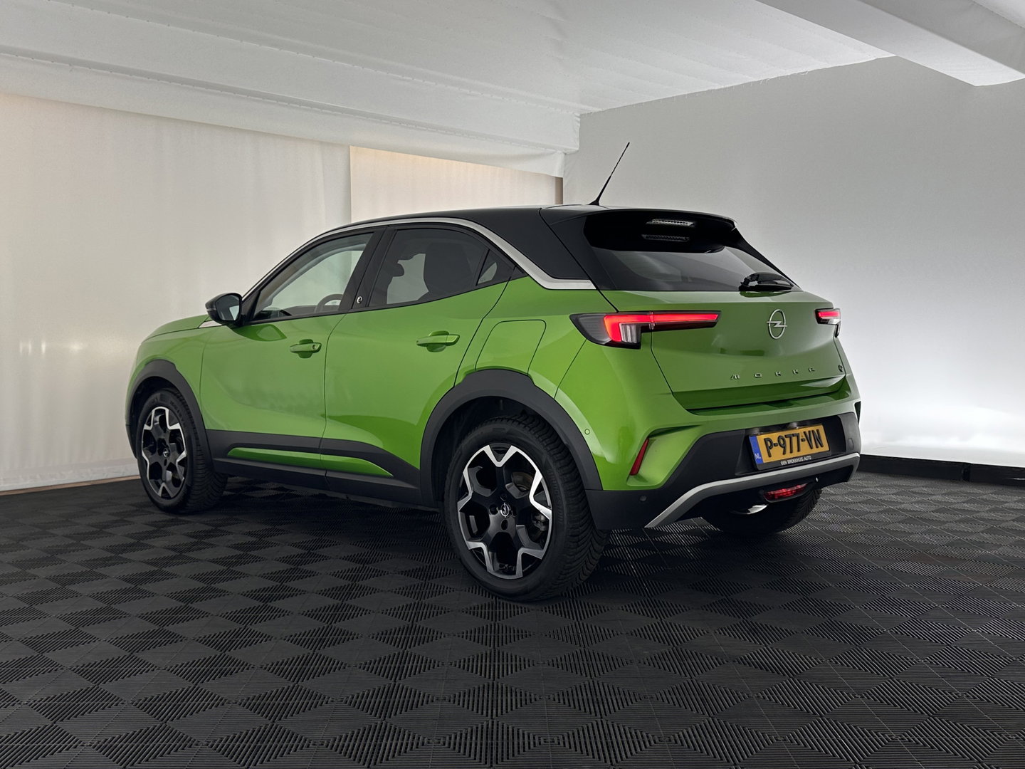 Opel Mokka-e Ultimate 50-kWh 7.4kw bl. [ 3-Fase ] {SOH-84%} (INCL-BTW) *FULL-LED | LEATHER-MICROFIBRE | ADAPTIVE-CRUISE | HEATED-SPORTSEATS | DAB+ | KEYLESS | DIGI-COCKPIT | CARPLAY | AMBIENT-LIGHT | CAMERA | LANE-ASSIST | 18"ALU*