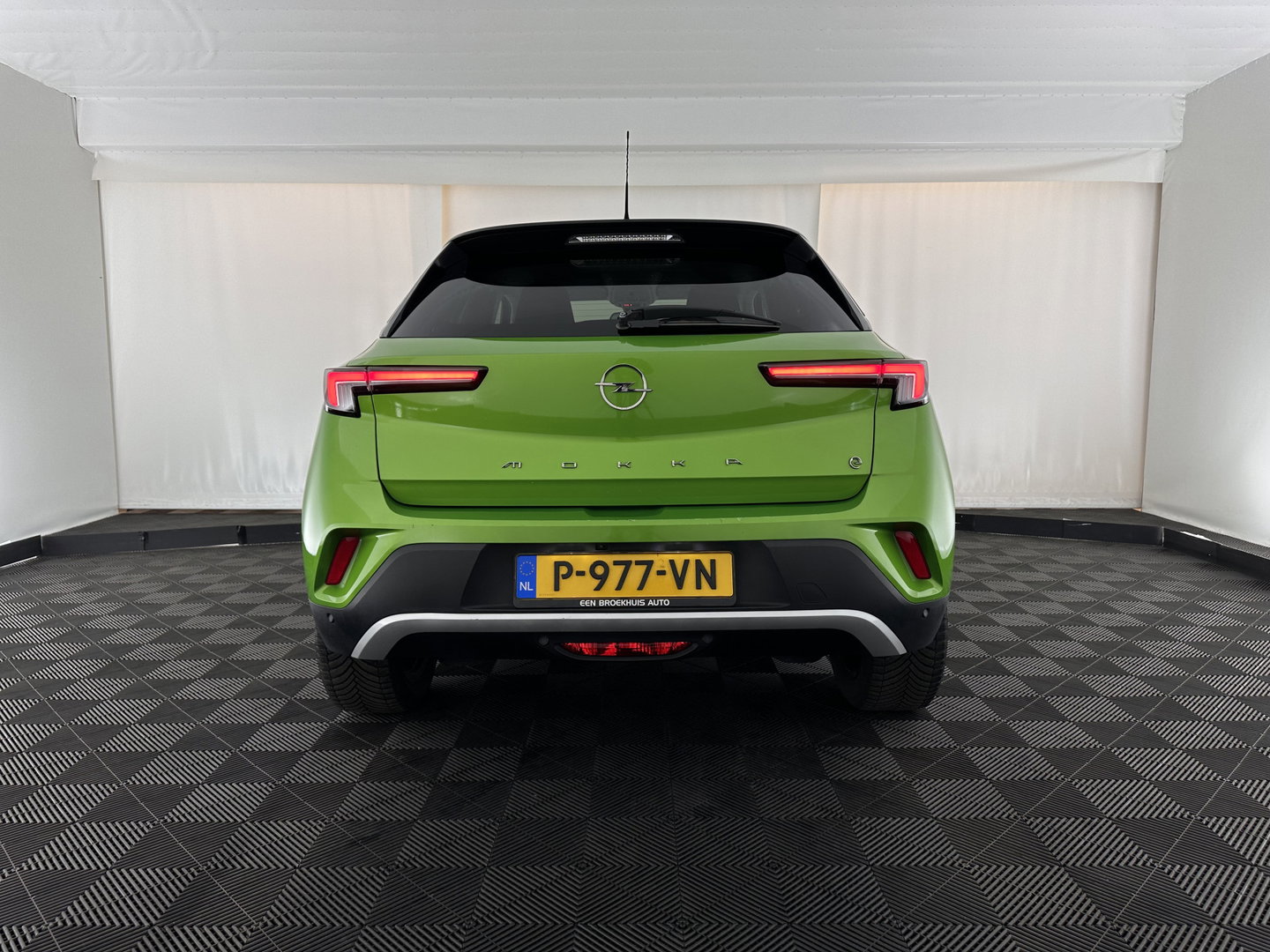 Opel Mokka-e Ultimate 50-kWh 7.4kw bl. [ 3-Fase ] {SOH-84%} (INCL-BTW) *FULL-LED | LEATHER-MICROFIBRE | ADAPTIVE-CRUISE | HEATED-SPORTSEATS | DAB+ | KEYLESS | DIGI-COCKPIT | CARPLAY | AMBIENT-LIGHT | CAMERA | LANE-ASSIST | 18"ALU*