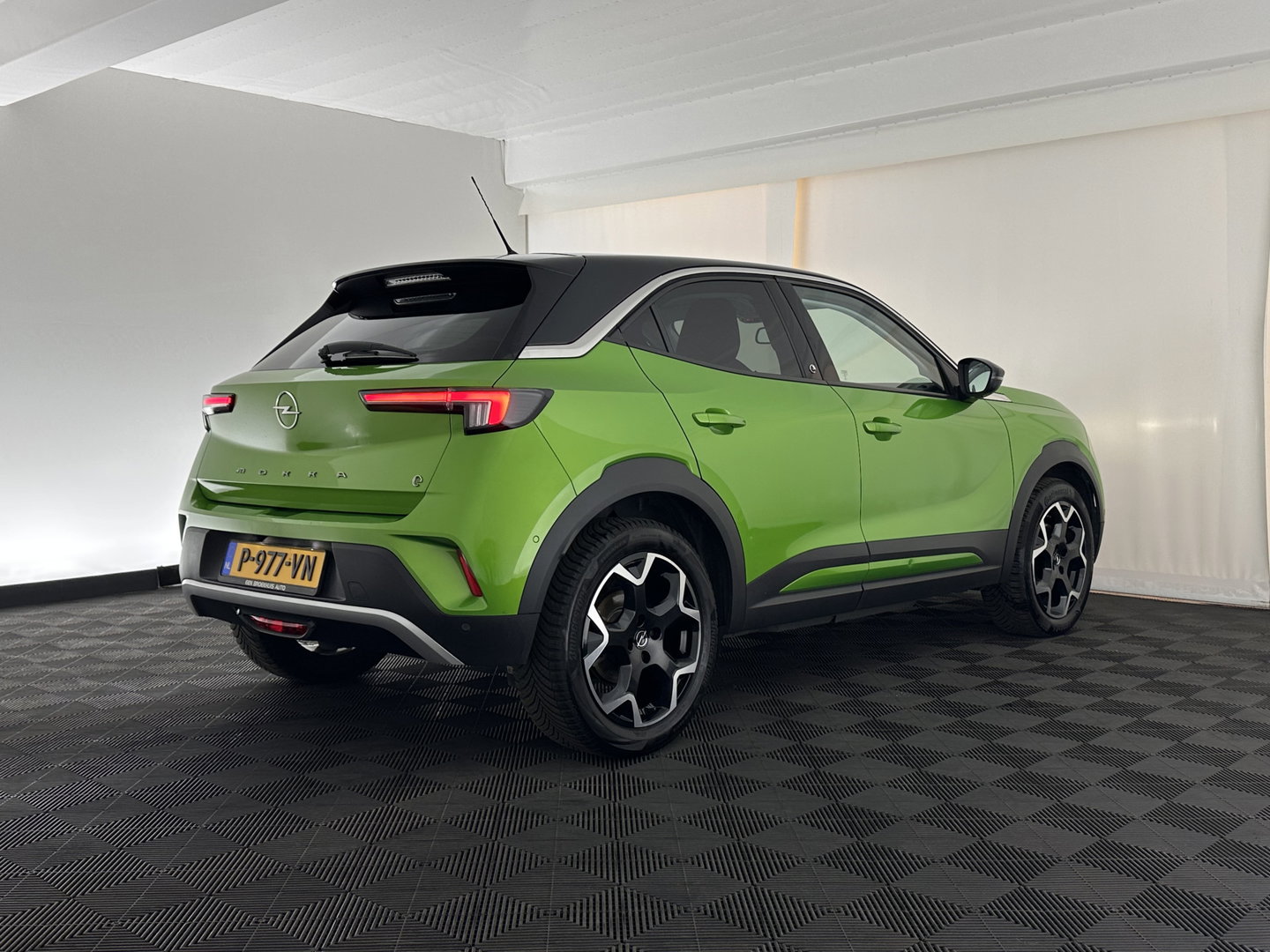 Opel Mokka-e Ultimate 50-kWh 7.4kw bl. [ 3-Fase ] {SOH-84%} (INCL-BTW) *FULL-LED | LEATHER-MICROFIBRE | ADAPTIVE-CRUISE | HEATED-SPORTSEATS | DAB+ | KEYLESS | DIGI-COCKPIT | CARPLAY | AMBIENT-LIGHT | CAMERA | LANE-ASSIST | 18"ALU*