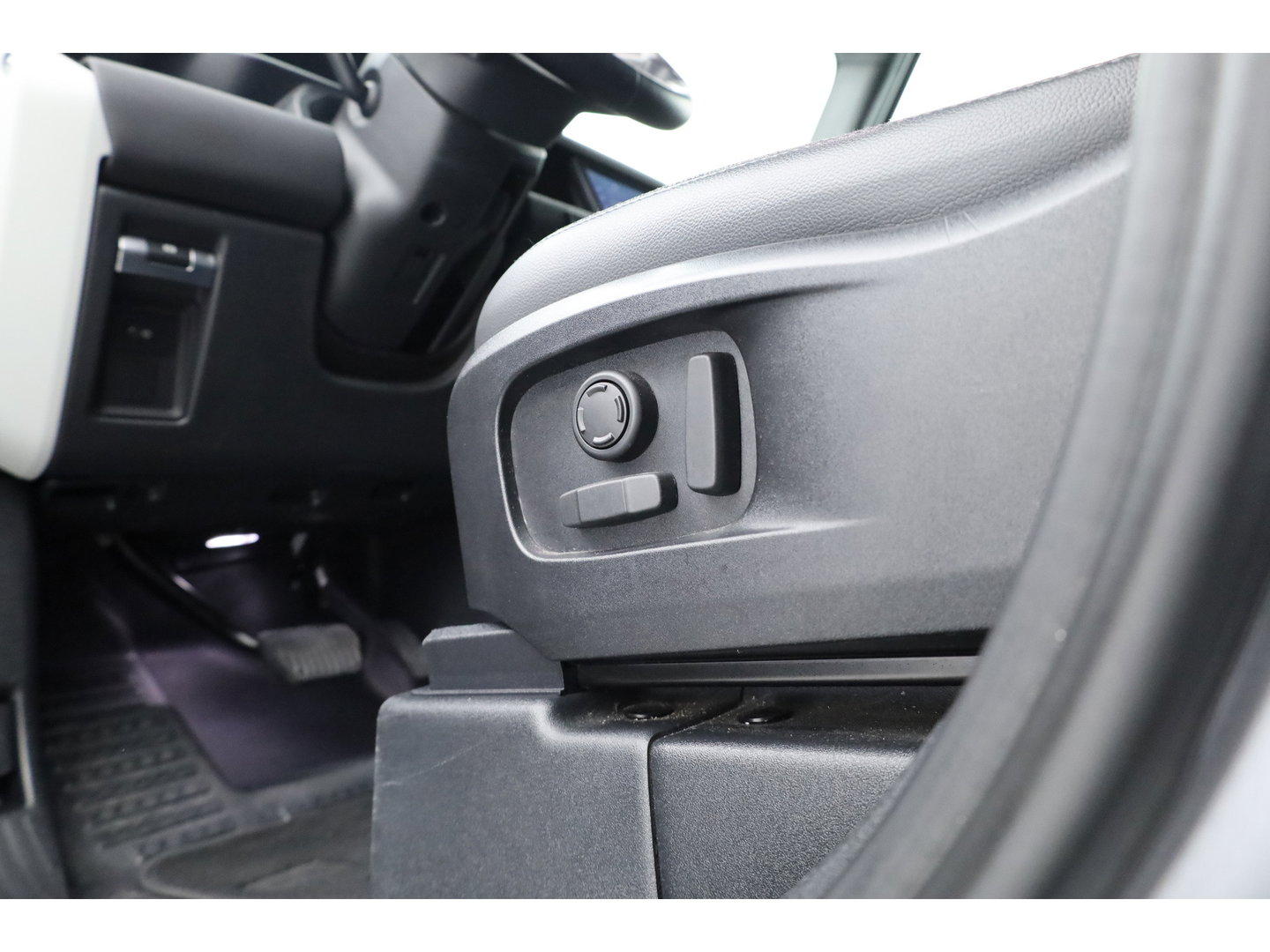 Land Rover Defender 3.0 D300 110 X-Dynamic - Grijs Kenteken | Luchtvering | Leder+Memory | Dig. Cockpit | 360*+PDC | Meridian | Nav+App.Connect | Winterpack | V