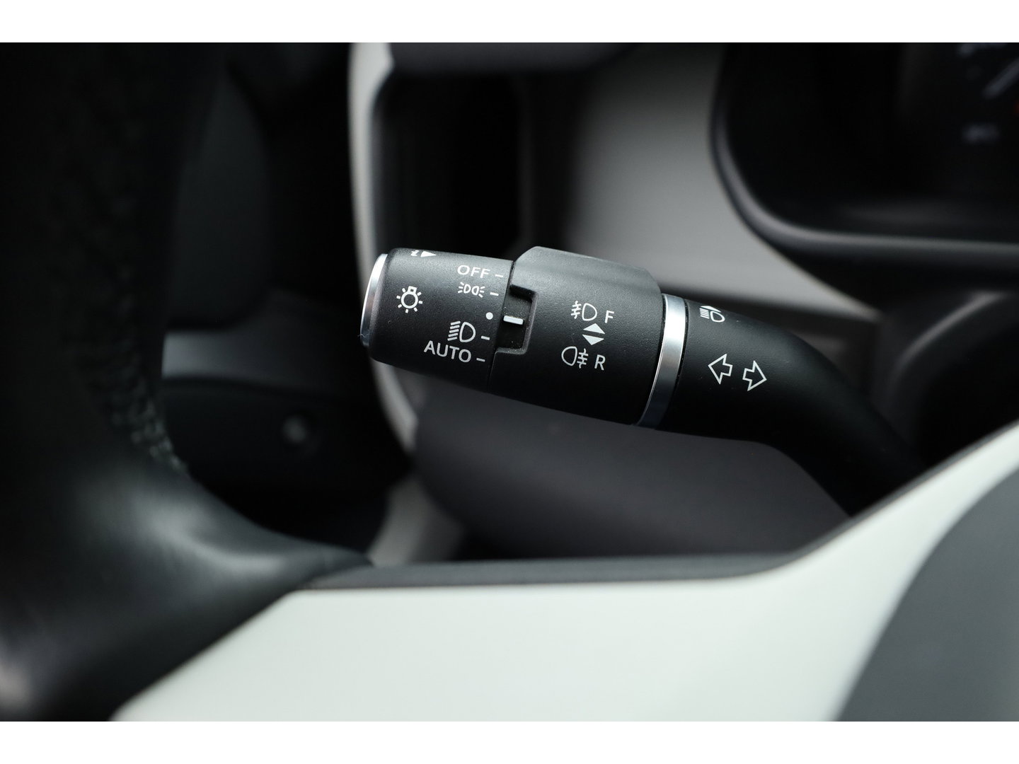 Land Rover Defender 3.0 D300 110 X-Dynamic - Grijs Kenteken | Luchtvering | Leder+Memory | Dig. Cockpit | 360*+PDC | Meridian | Nav+App.Connect | Winterpack | V