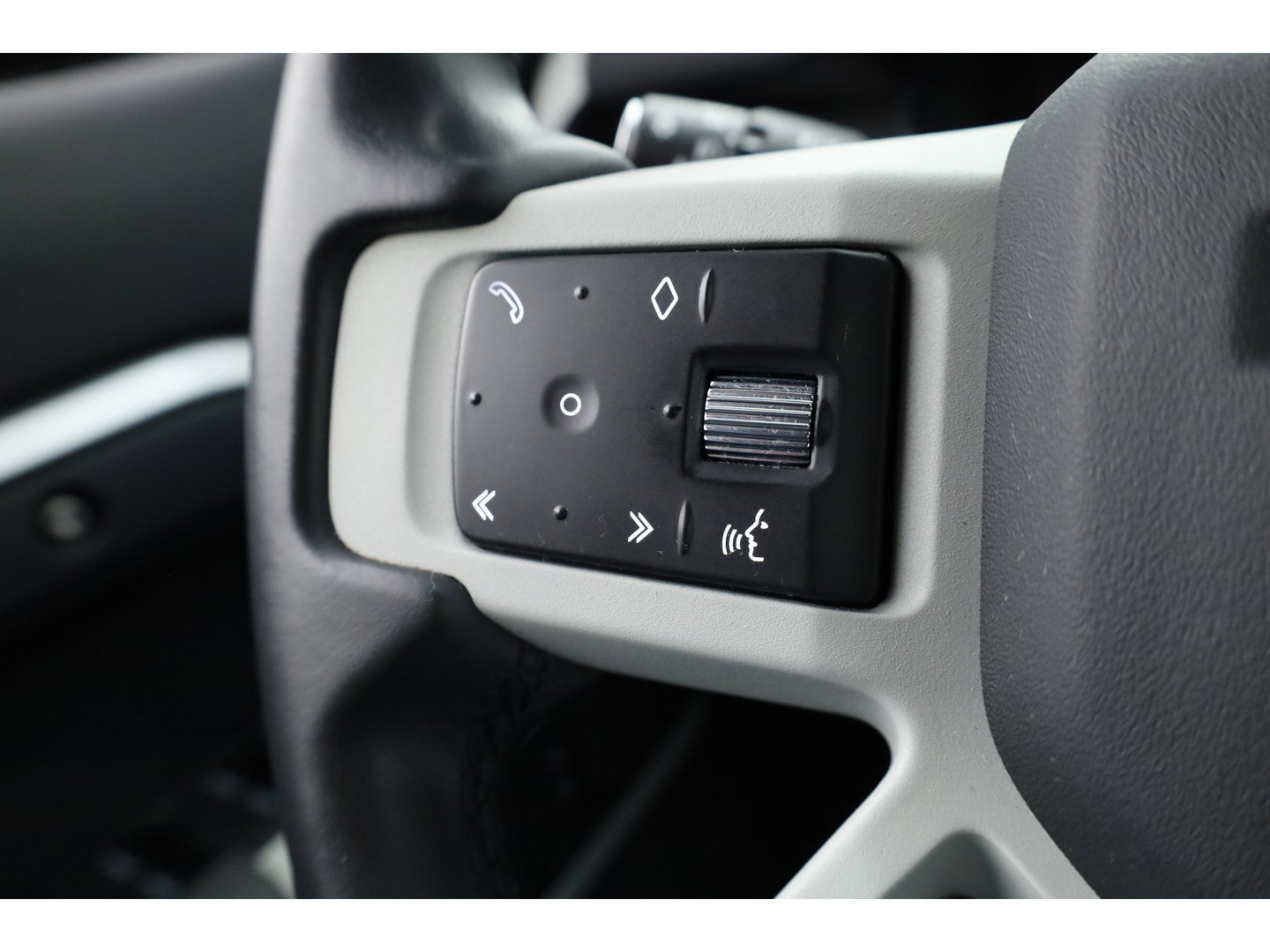 Land Rover Defender 3.0 D300 110 X-Dynamic - Grijs Kenteken | Luchtvering | Leder+Memory | Dig. Cockpit | 360*+PDC | Meridian | Nav+App.Connect | Winterpack | V