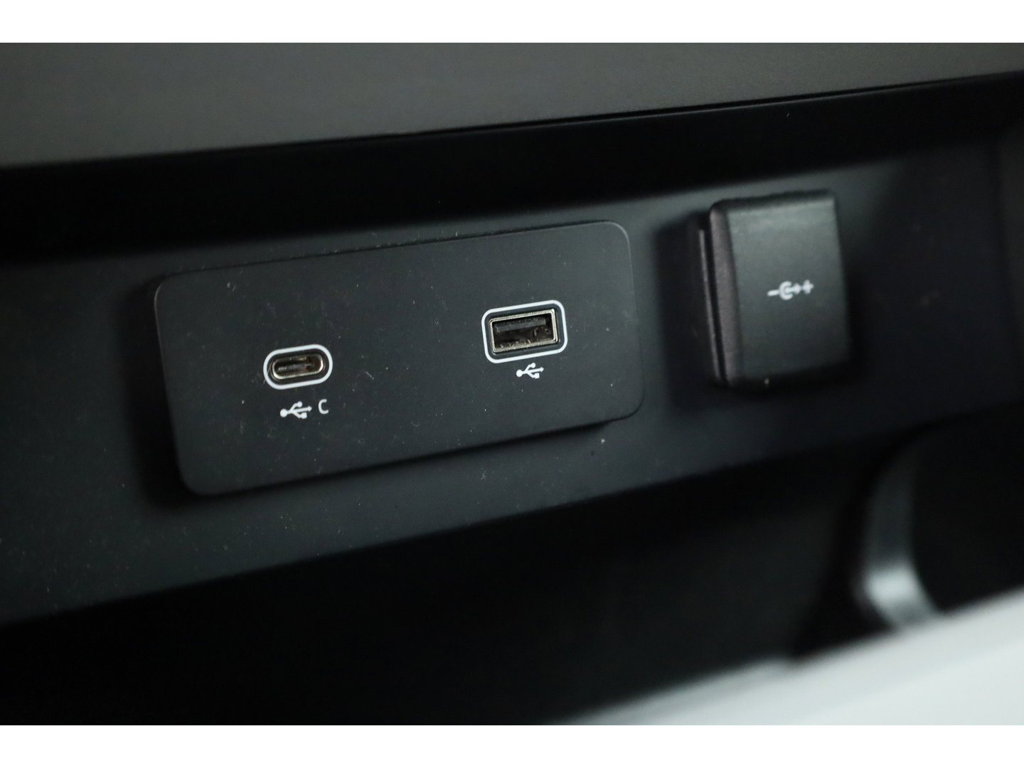 Land Rover Defender 3.0 D300 110 X-Dynamic - Grijs Kenteken | Luchtvering | Leder+Memory | Dig. Cockpit | 360*+PDC | Meridian | Nav+App.Connect | Winterpack | V