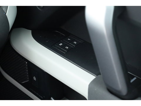 Land Rover Defender 3.0 D300 110 X-Dynamic - Grijs Kenteken | Luchtvering | Leder+Memory | Dig. Cockpit | 360*+PDC | Meridian | Nav+App.Connect | Winterpack | V