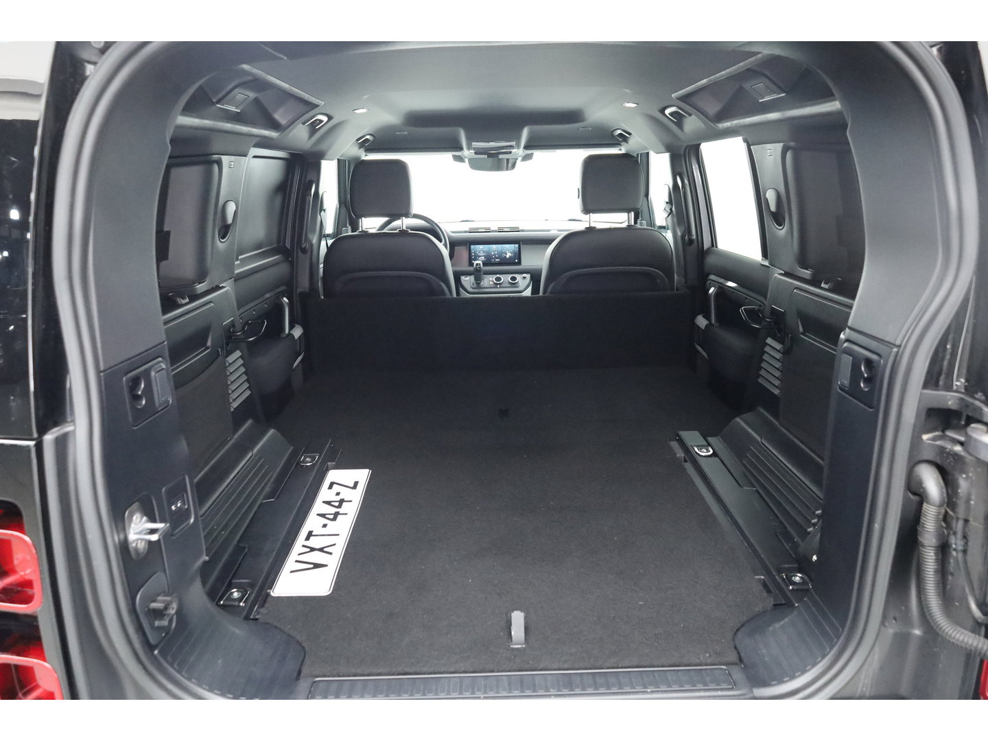 Land Rover Defender 3.0 D300 110 X-Dynamic - Grijs Kenteken | Luchtvering | Leder+Memory | Dig. Cockpit | 360*+PDC | Meridian | Nav+App.Connect | Winterpack | V